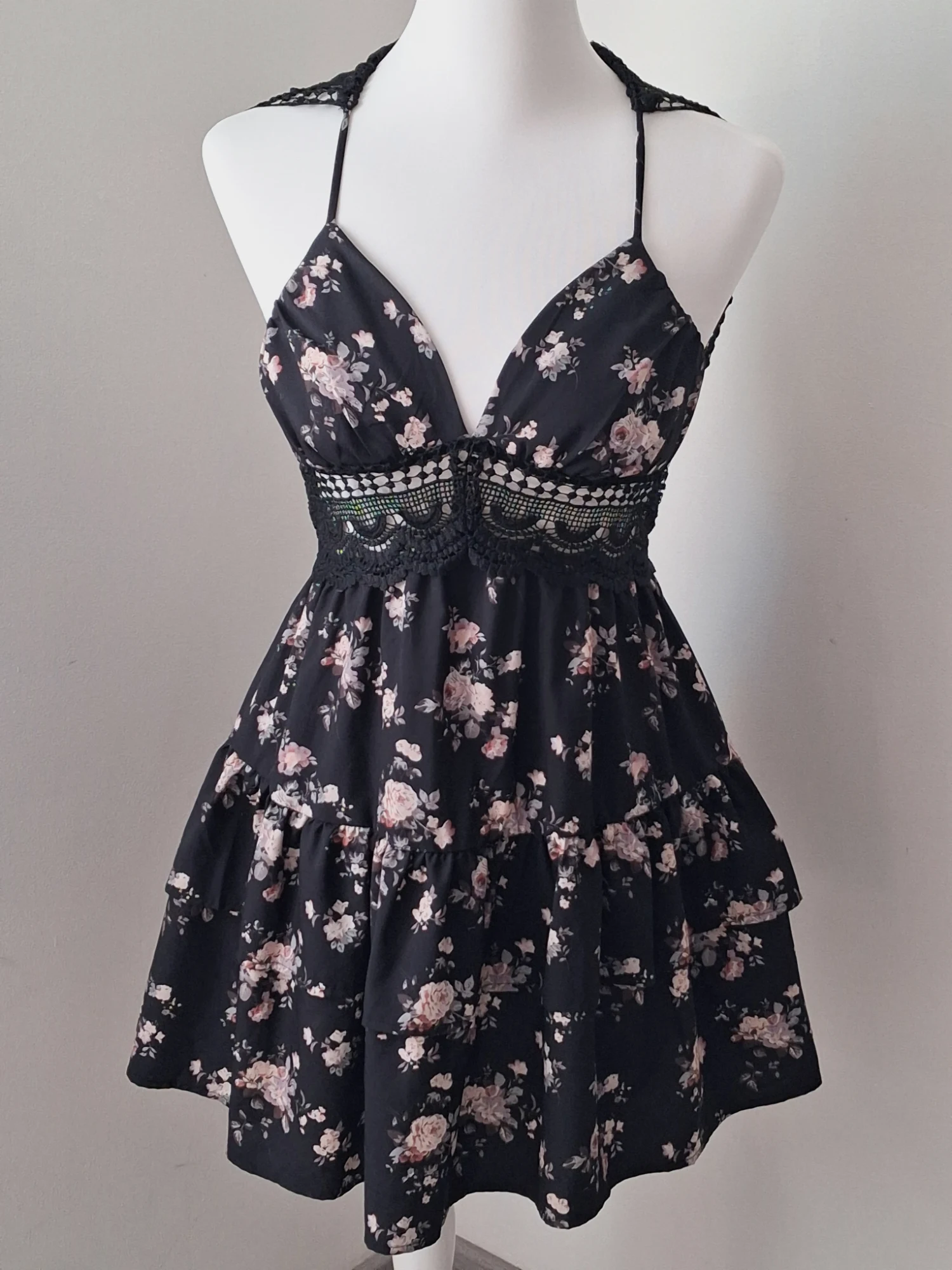 Robe courte fleurie dos nu avec dentelle – Shein – taille S