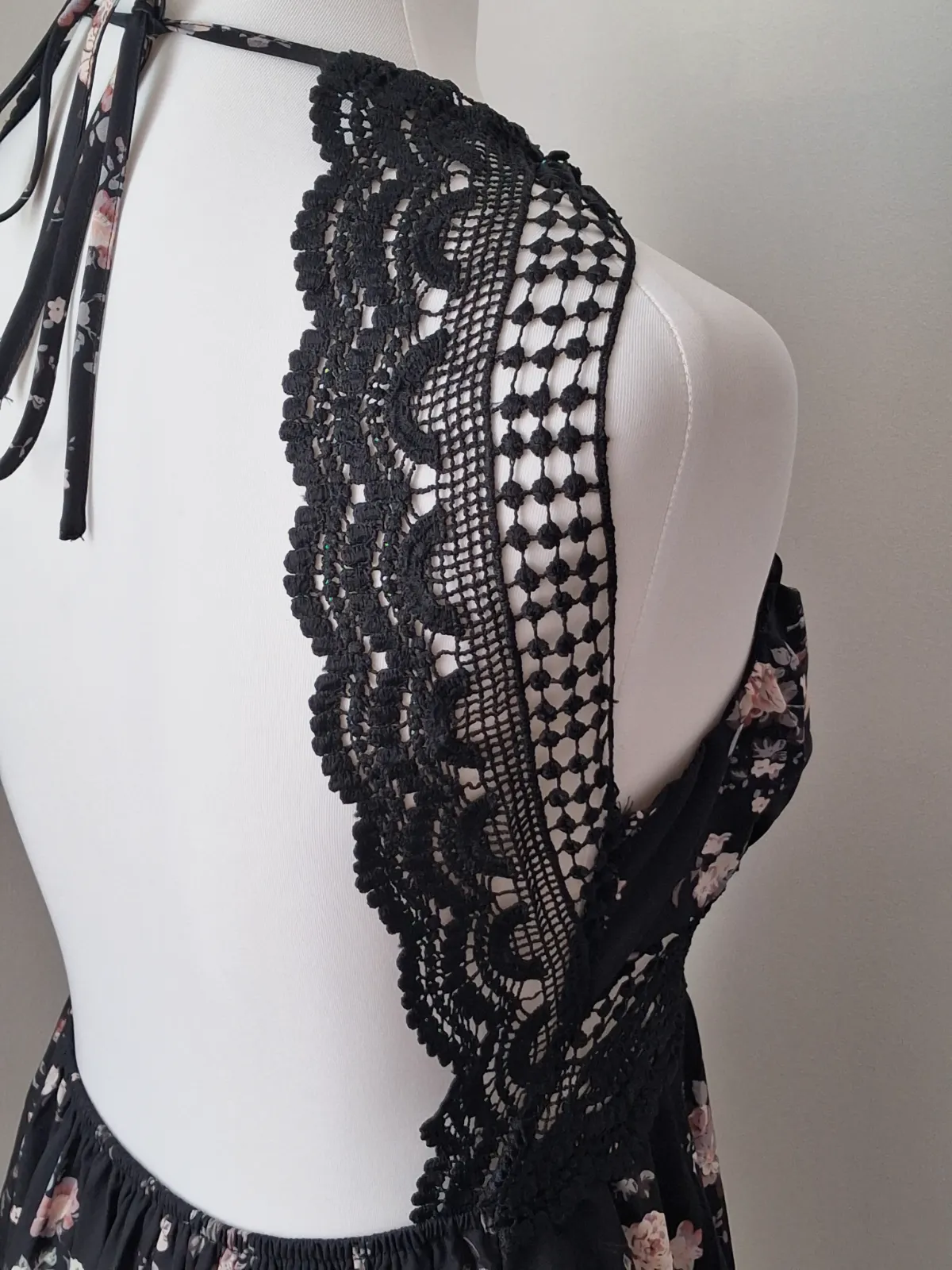Robe courte fleurie dos nu avec dentelle – Shein – taille S 5