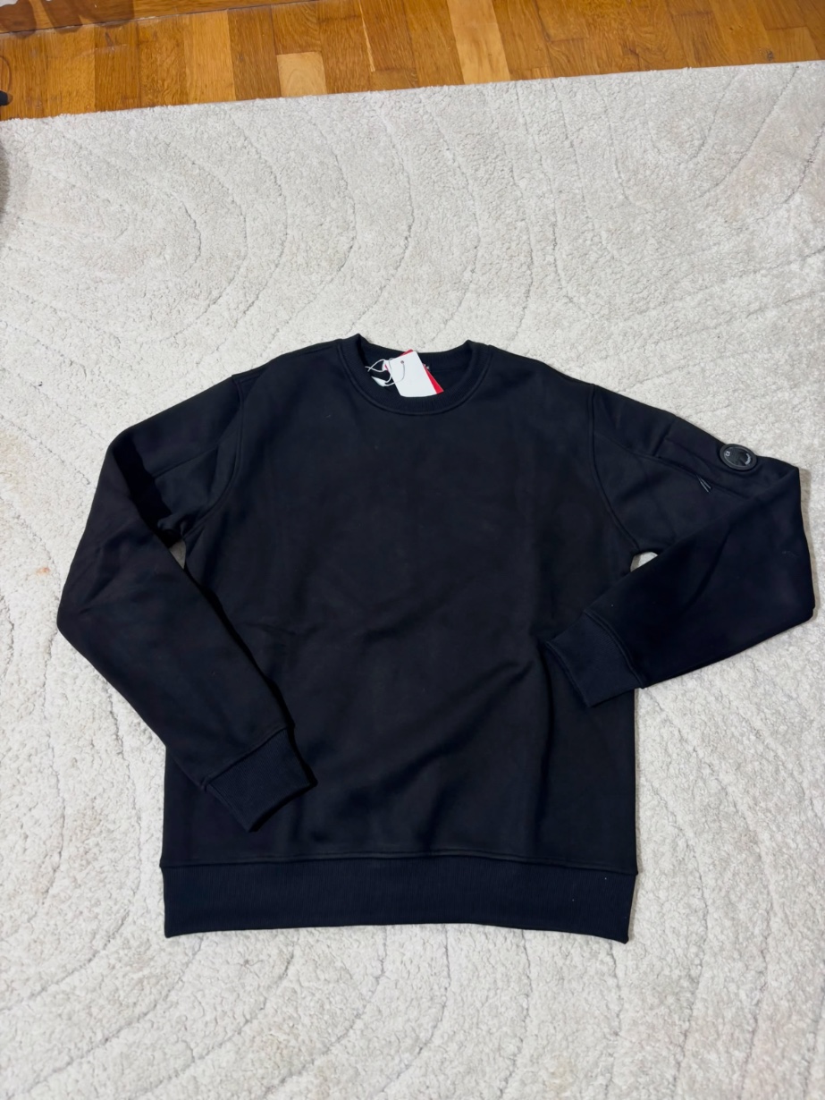 Pull noir taille M – Cp compagny – taille M