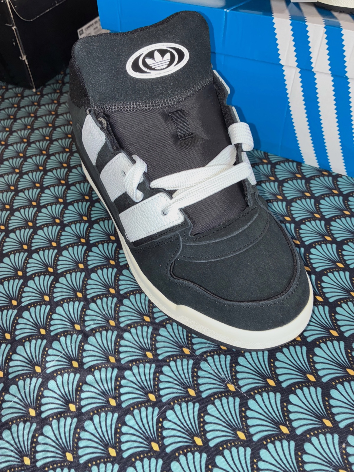 basket skate Adidas forum 2000 taille 44 2/3 noir valeur 130 eu