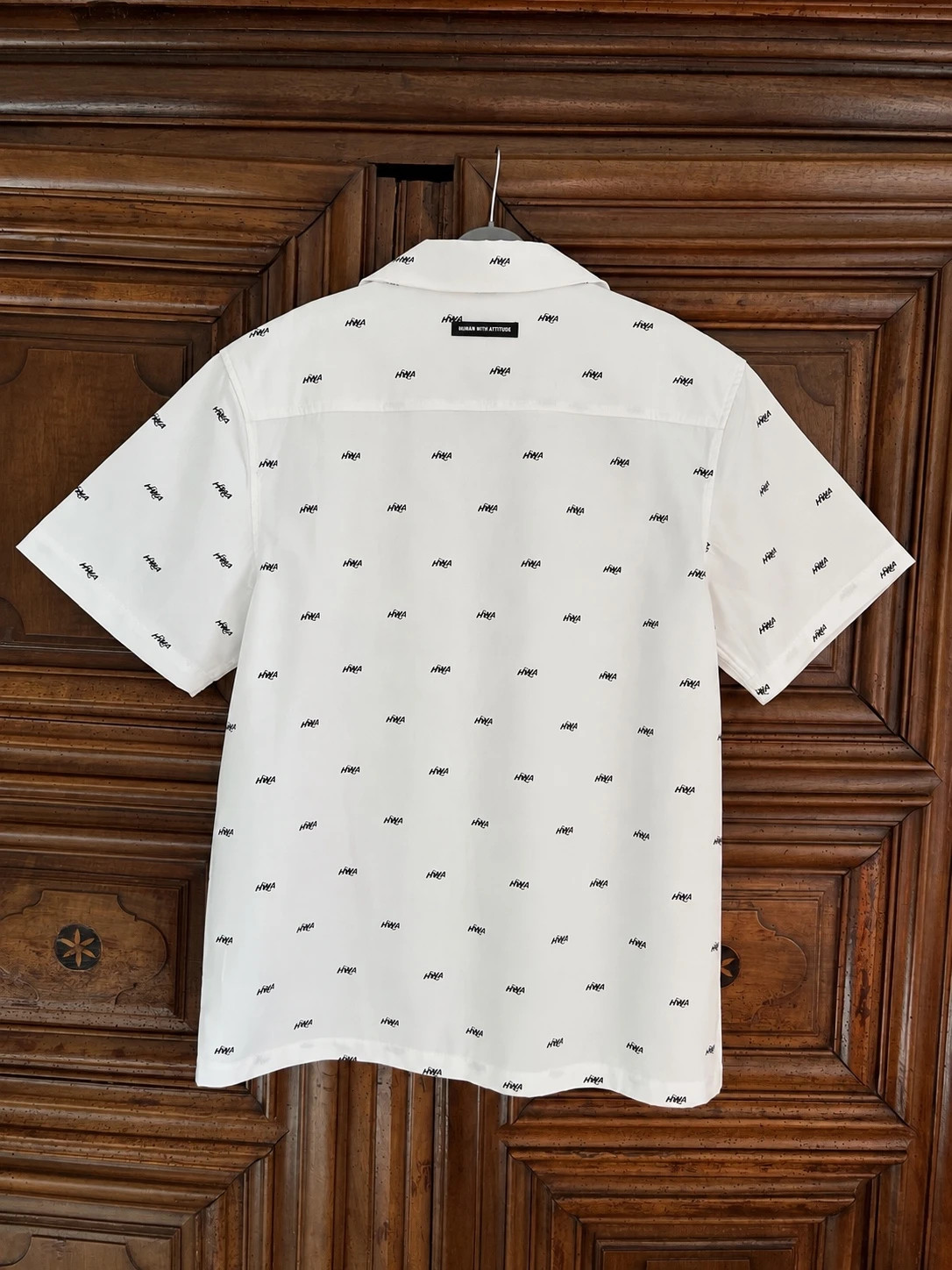 Chemise col cubain blanche Human With Attitude motif monogramme HWA brodé Taille M Streetwear Y2K – taille M 2