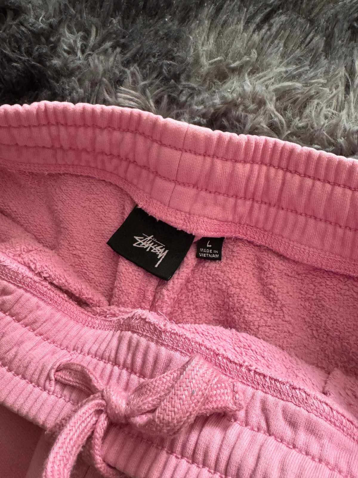 Pantalon de jogging Stussy Stock Logo Pant rose en molleton de coton délavé Taille L – Stüssy – taille L 5