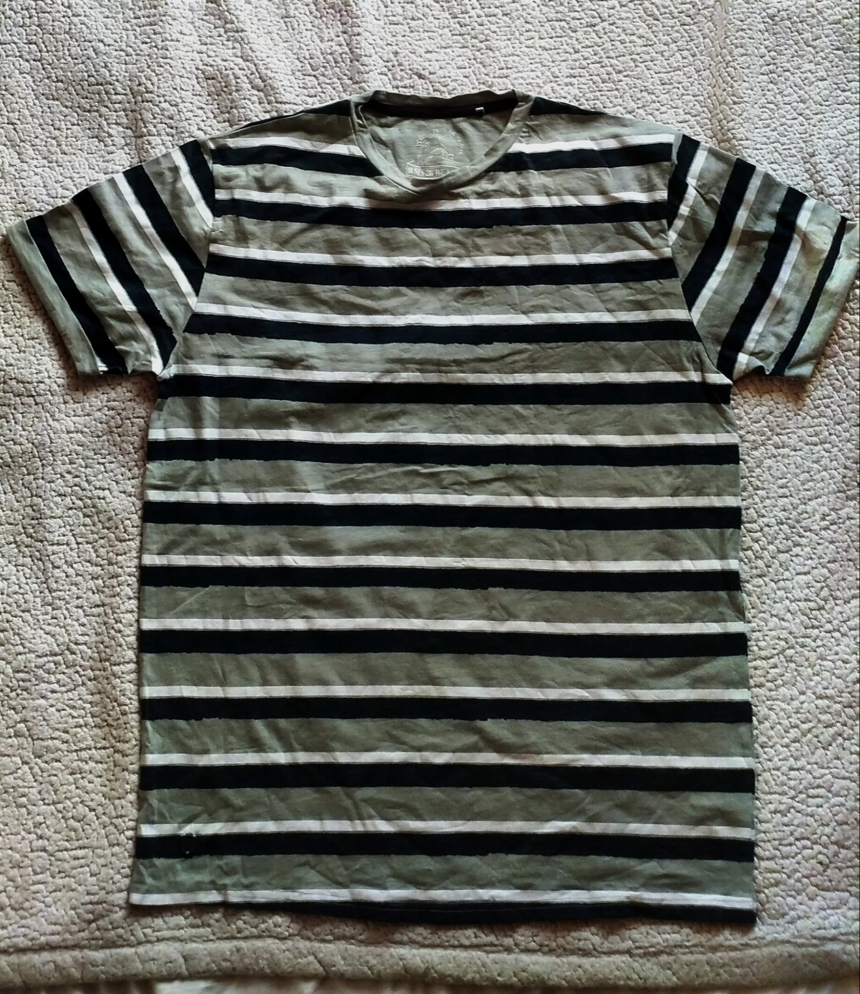 T-shirt rayé vintage vert olive / kaki et noir – Style Streetwear – Taille {L}