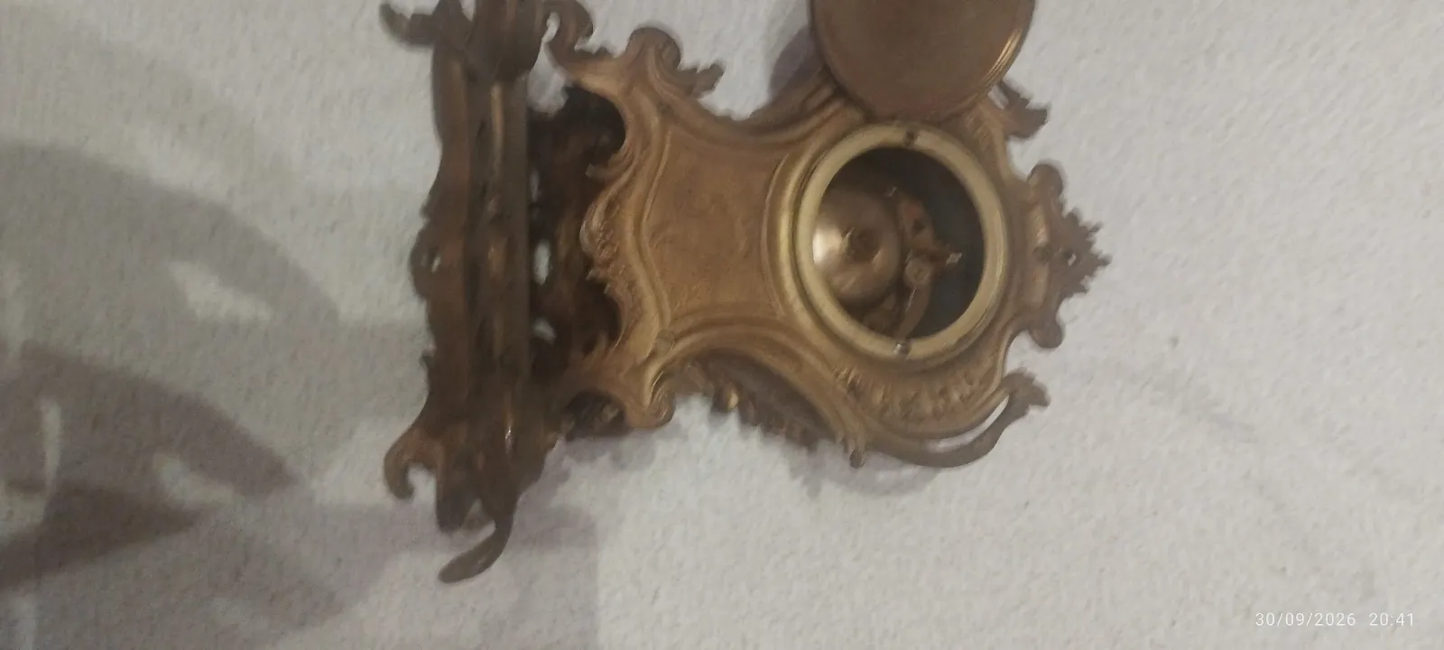 Pendule de cheminée ancienne en bronze de style Louis XV / Rococo + Socle – inconnue 2