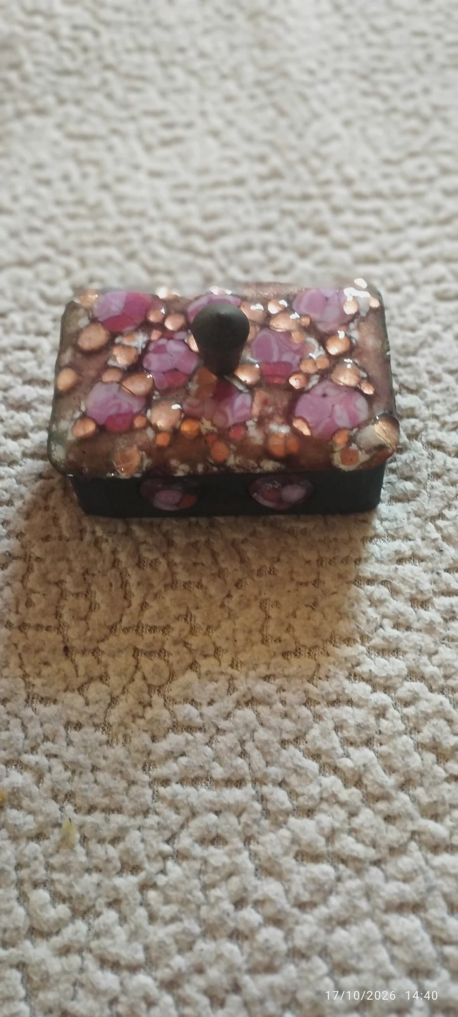 Petite boîte à bijoux vintage en émail et cuivre – Style floral rose et doré
