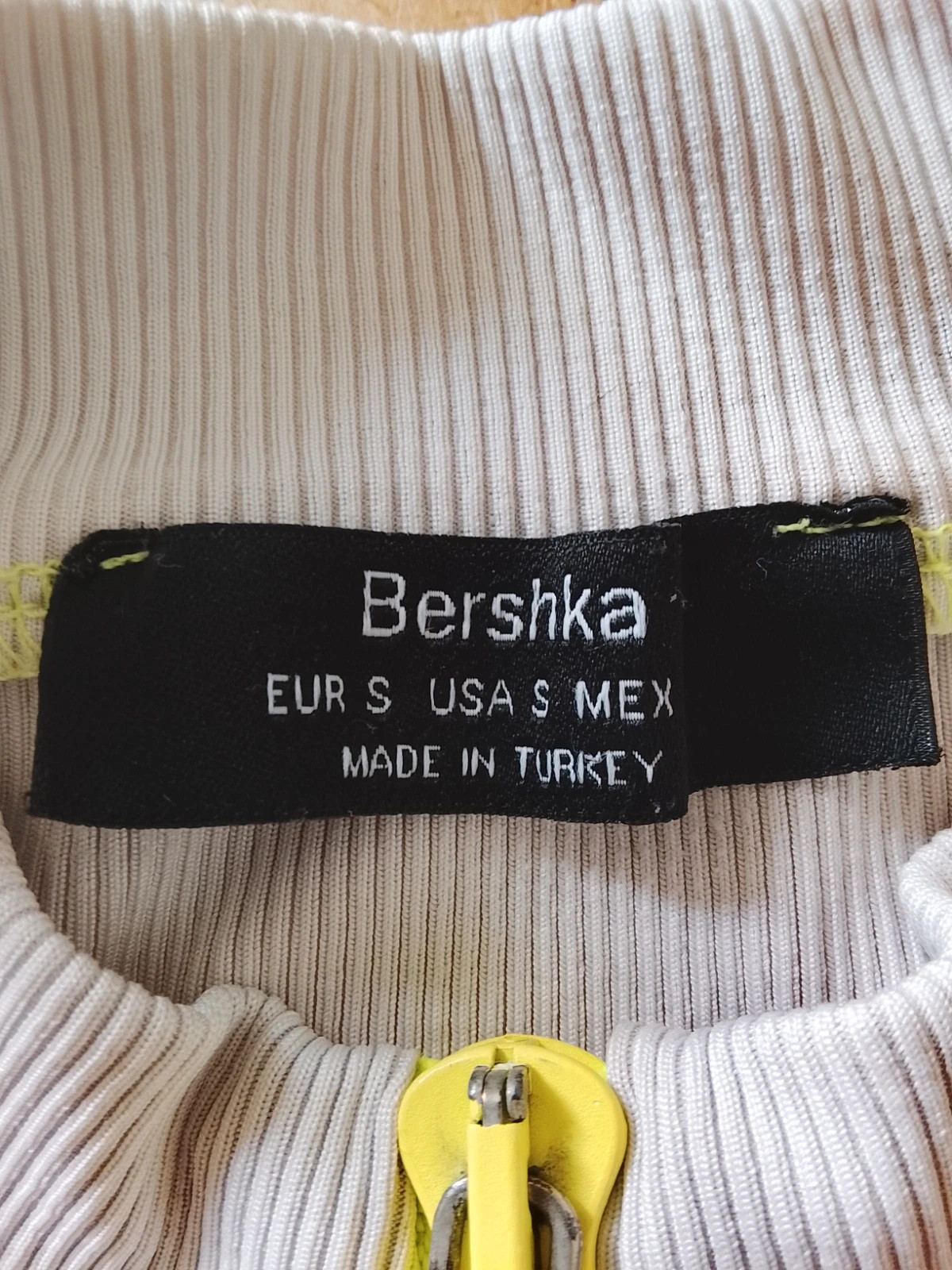 Crop top Bershka zippé gris et vert fluo – Bershka – taille S / 36 / 8 2