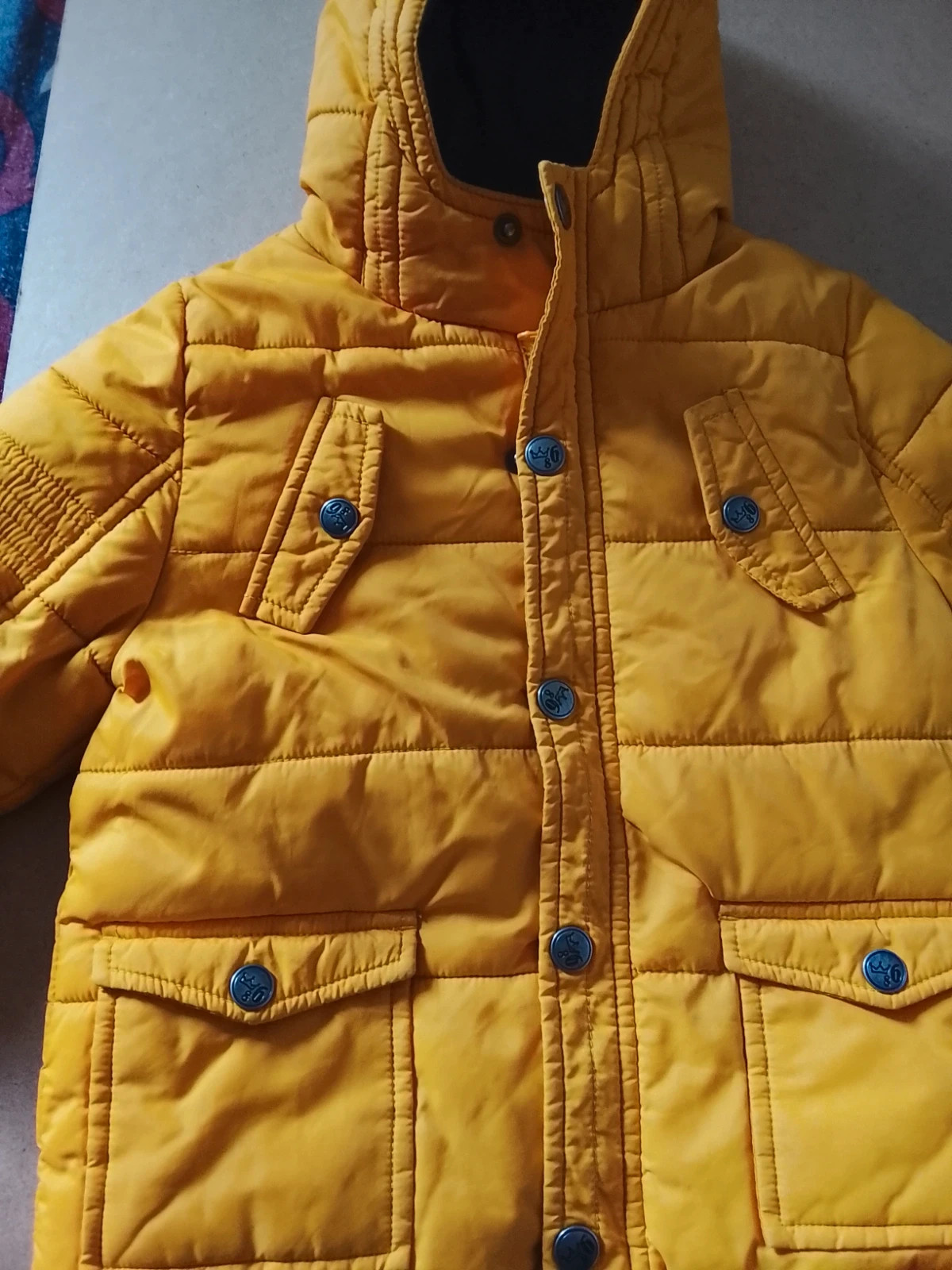 Manteau jaune DPAM – 1 an