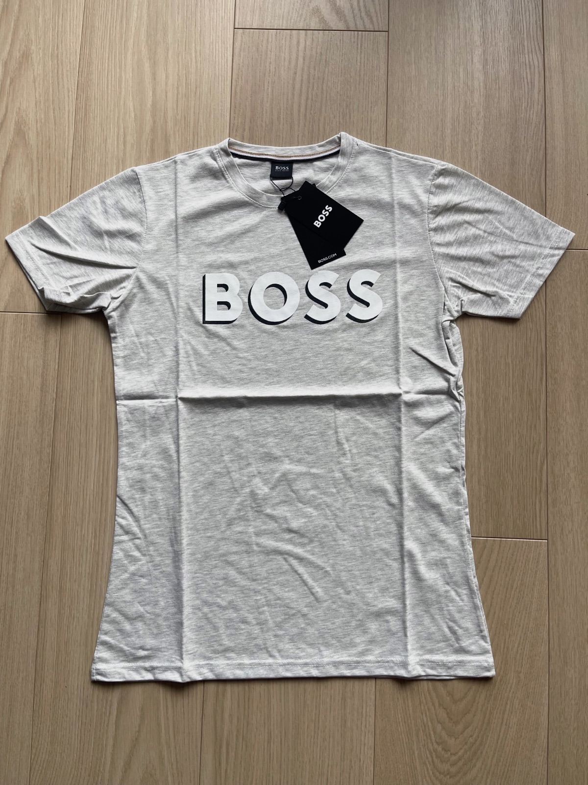 T-shirt gris Boss neuf avec étiquette – Hugo Boss – taille M 3