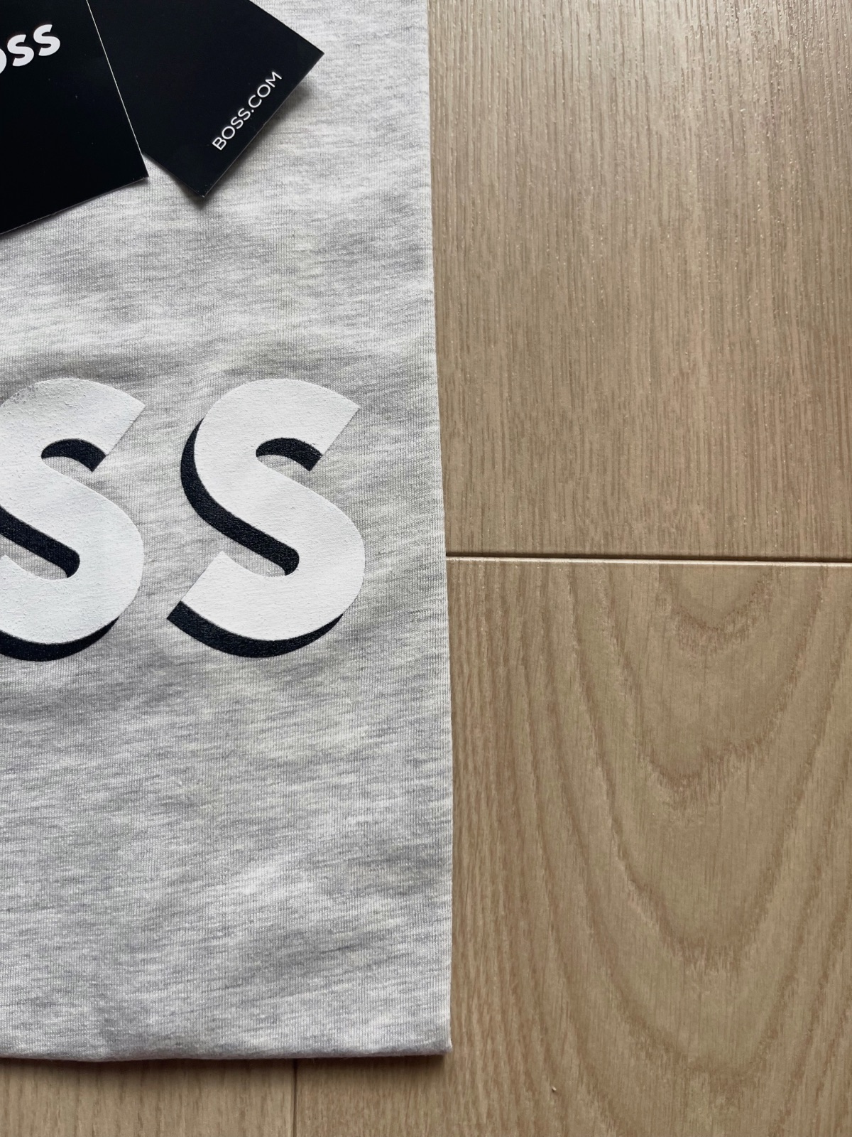 T-shirt gris Boss neuf avec étiquette – Hugo Boss – taille M 4