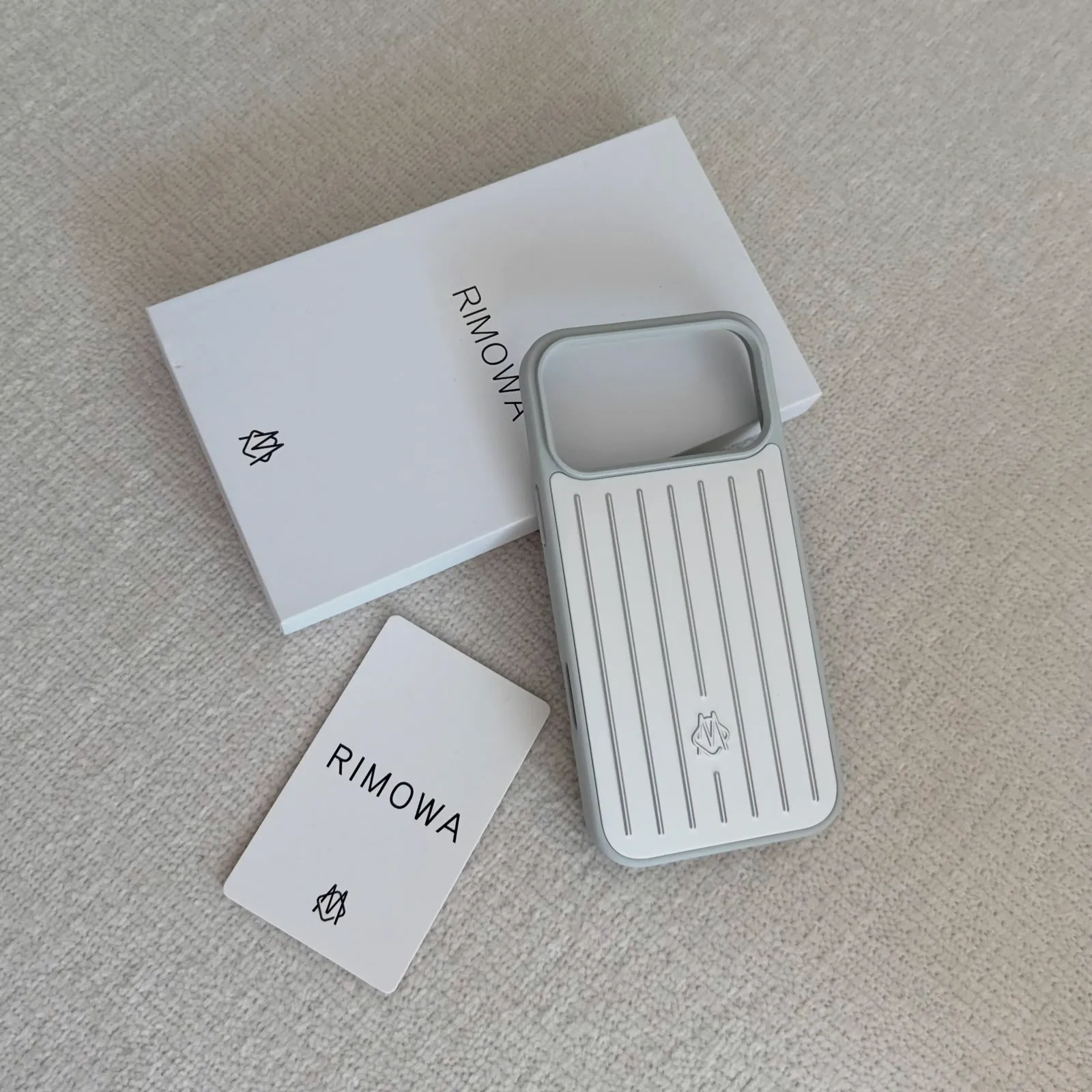 Coque de téléphone Rimowa gris et blanc – Rimowa 2