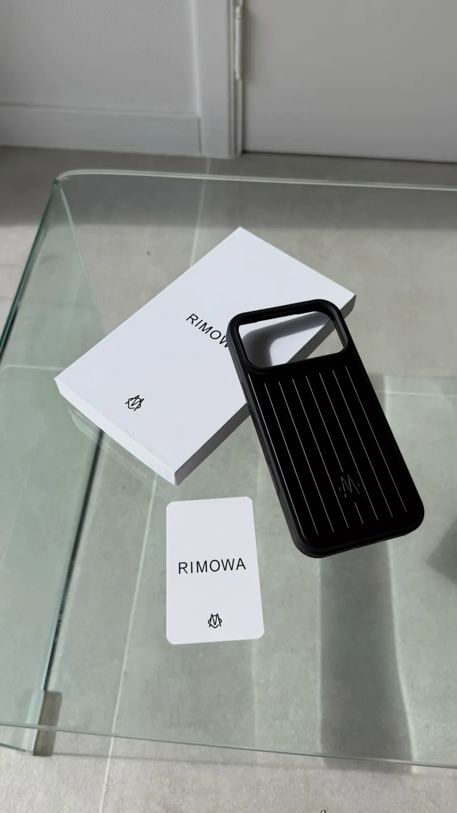 Coque de téléphone Rimowa noire 17 pro max – Rimowa 2