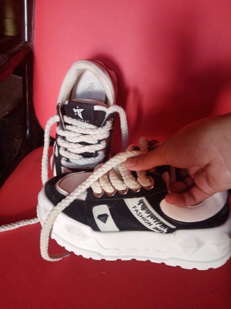 Sneakers noires et blanches avec lacets rope 3