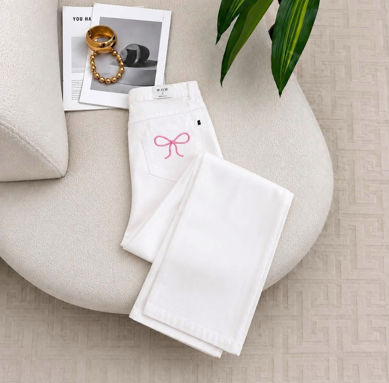 Pantalon blanc nœud rose