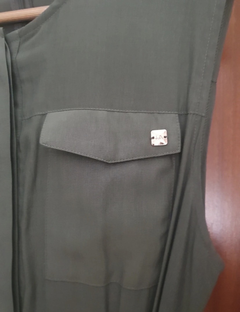 Robe sans manches kaki poches ceinture 2