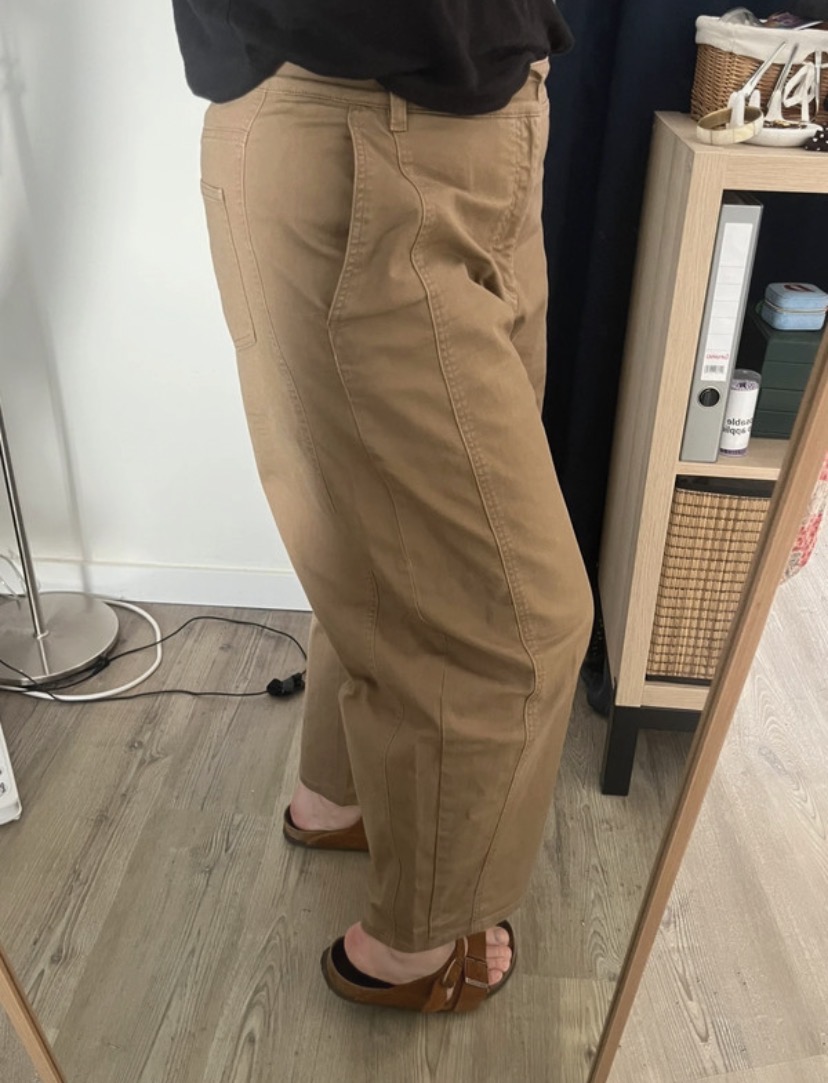 Pantalon large camel boutonné 3