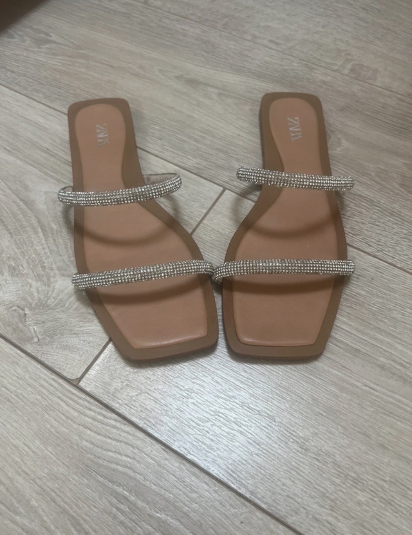Sandales plates camel à strass