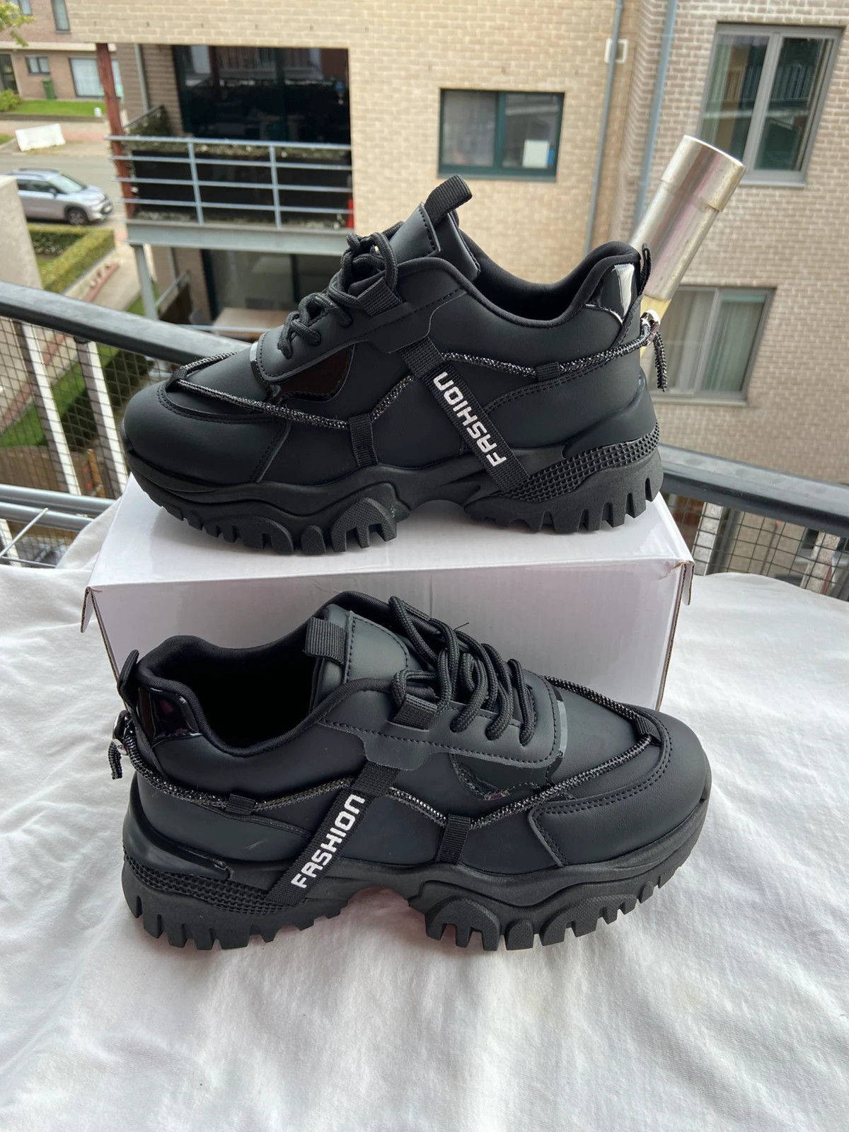 Woman sneakers 40