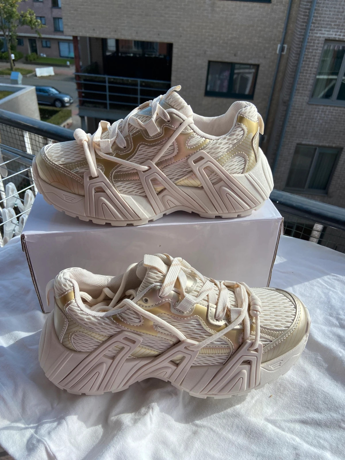 Woman sneakers 39