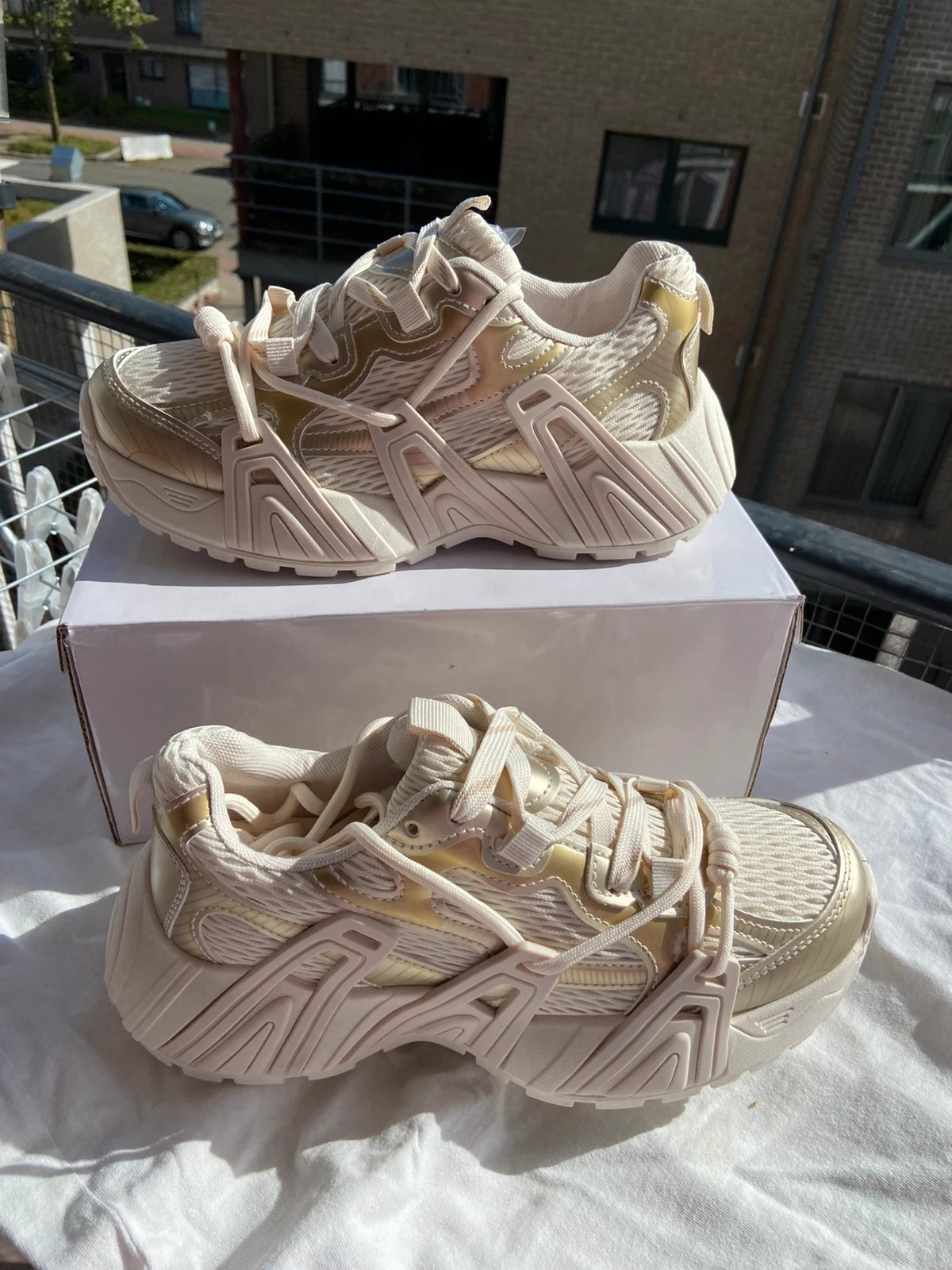 Woman sneakers 40