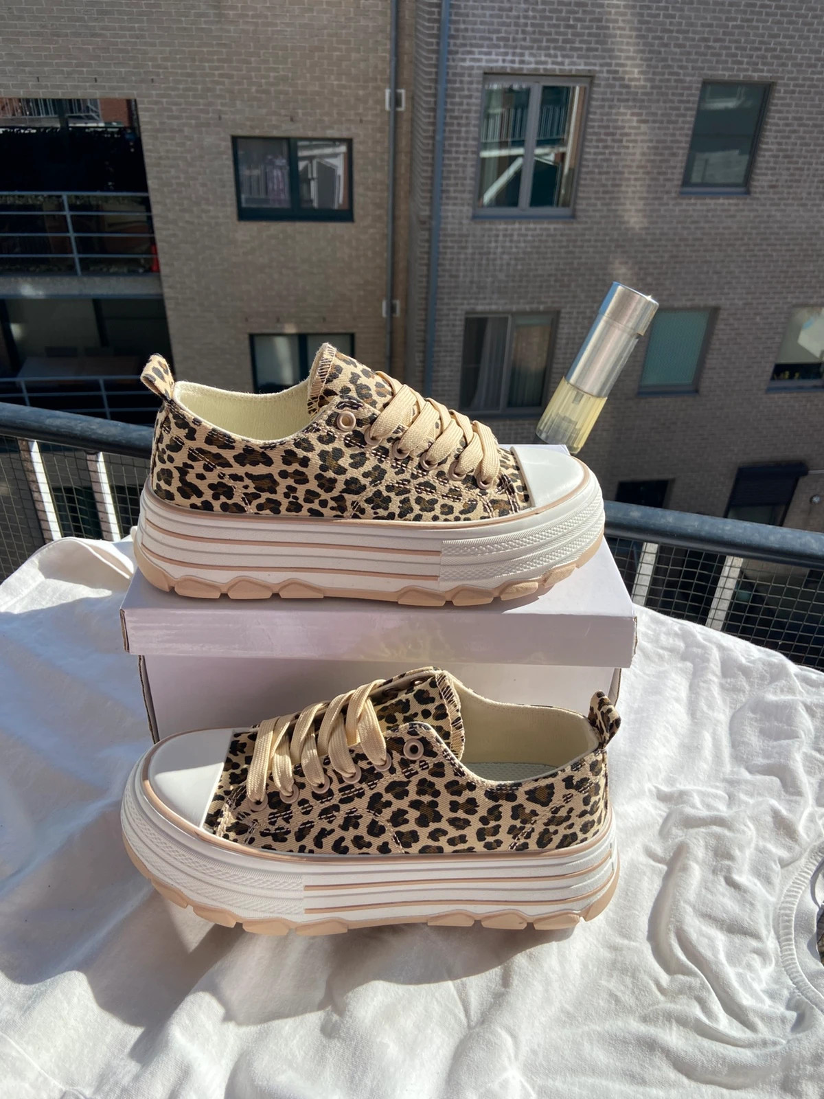Woman sneakers 40