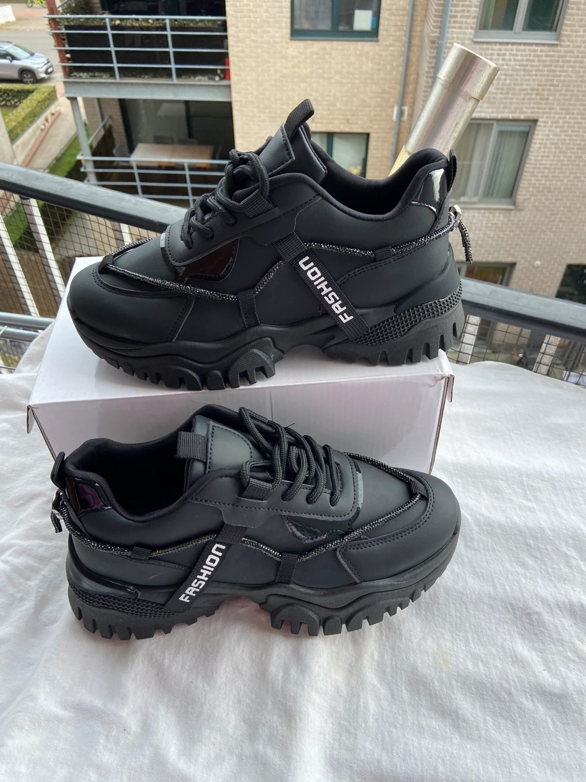 Woman shoes 37