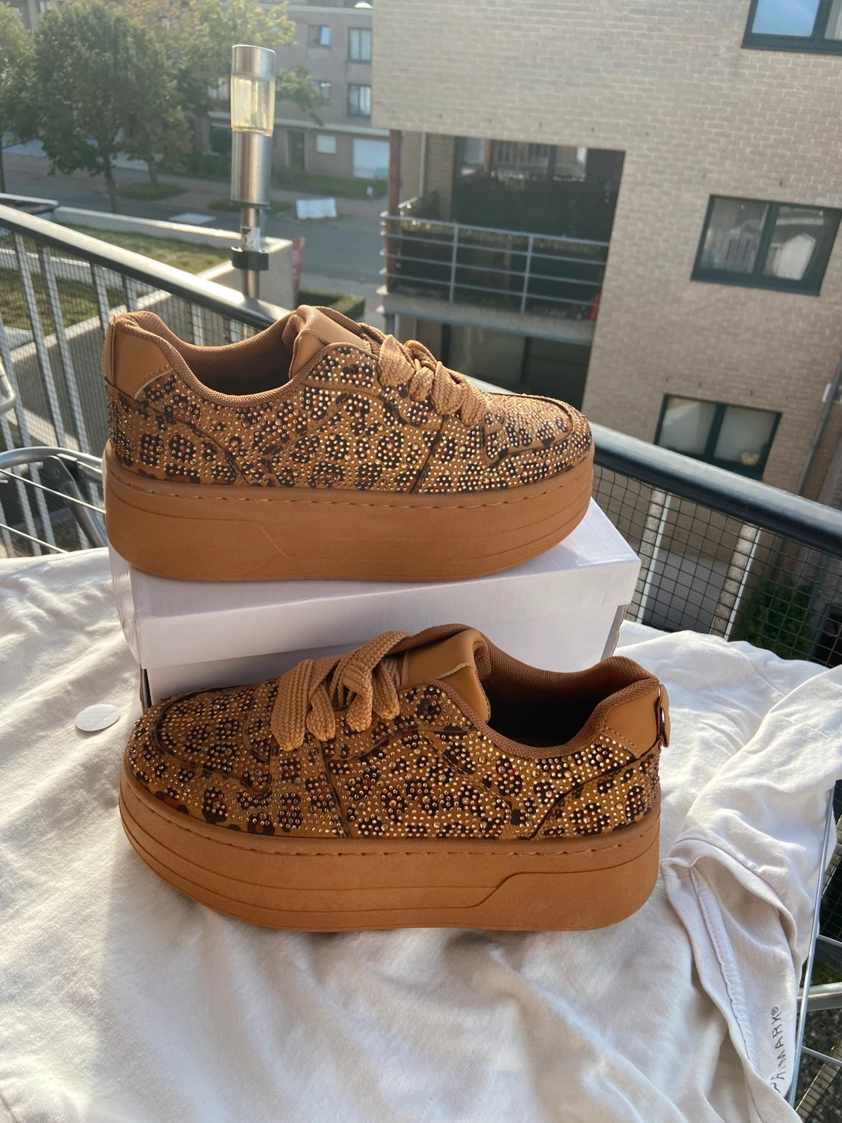 Woman sneakers 40