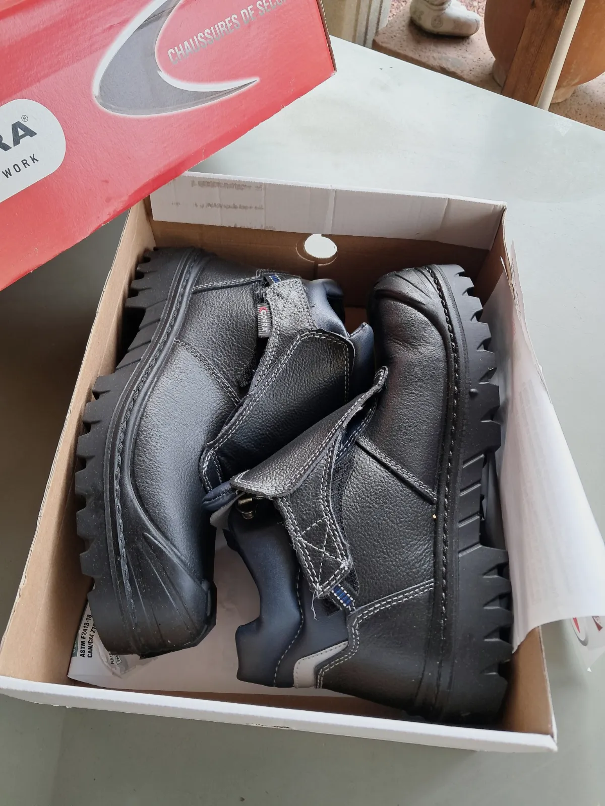 Chaussure de sécurité Cofra neuve
