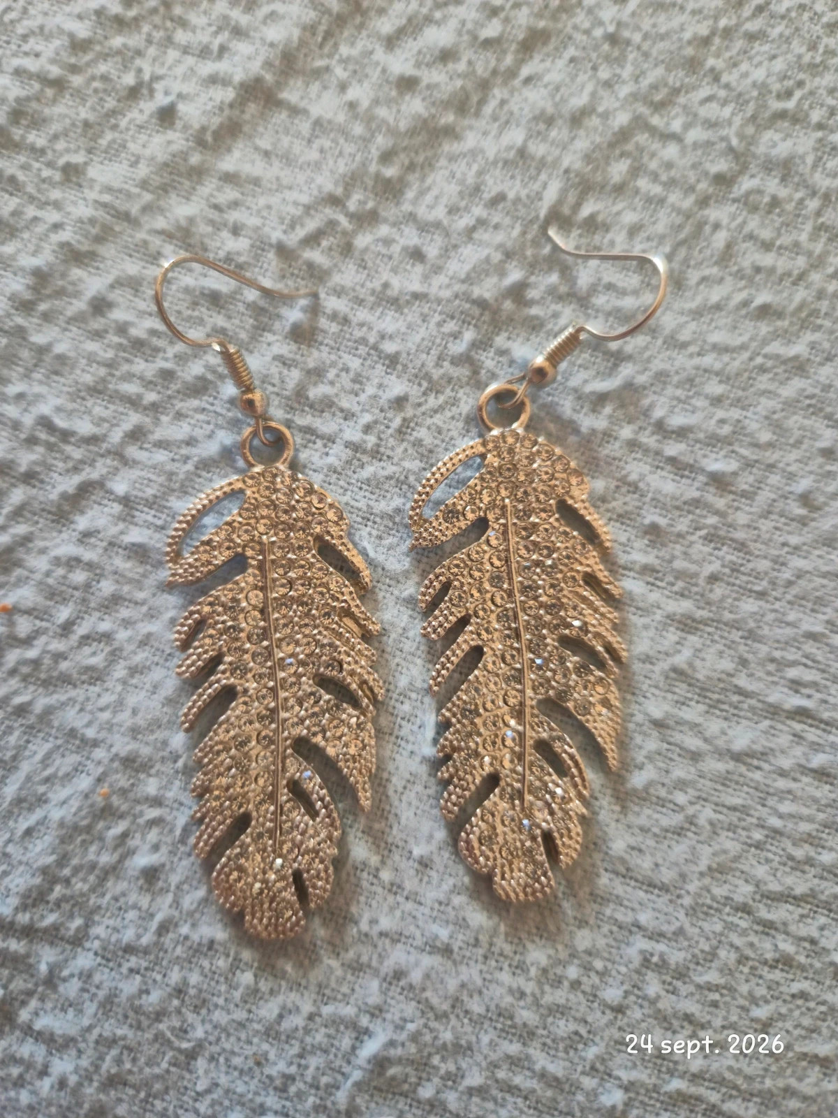 Boucles oreilles plume à strass – Zara 2