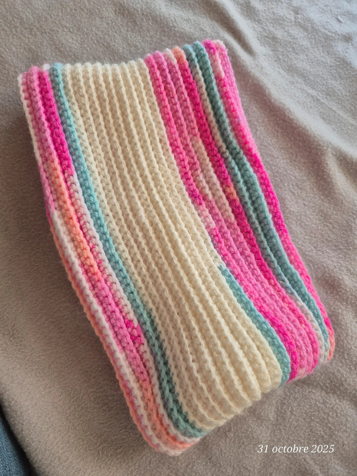Jolie tour de cou / écharpe . Crochet 3
