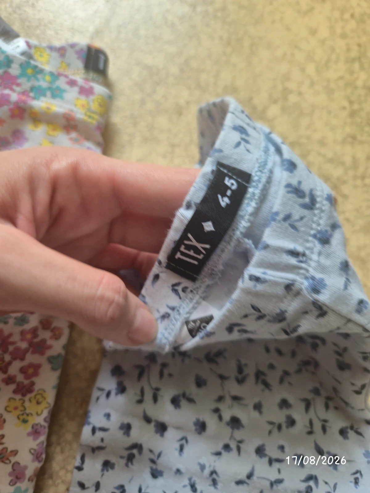Lot 2 pantacourt 4-5 ans tex . Le bleu et neuf – TEX – taille 4 ans / 104 cm 3