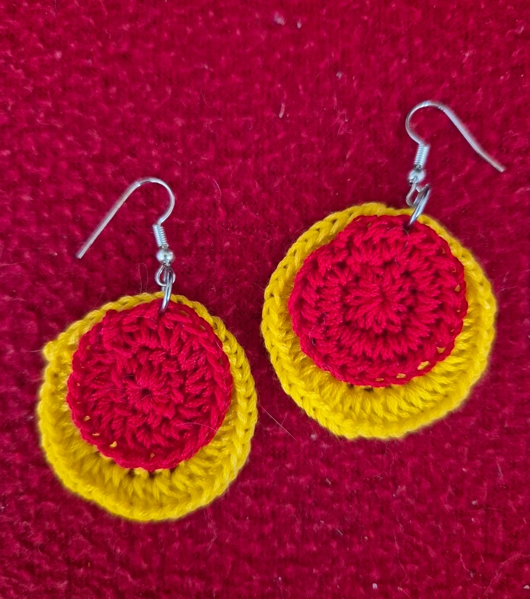 Boucles oreilles en coton . Rouge / jaune- neuf – Vintage Dressing 2