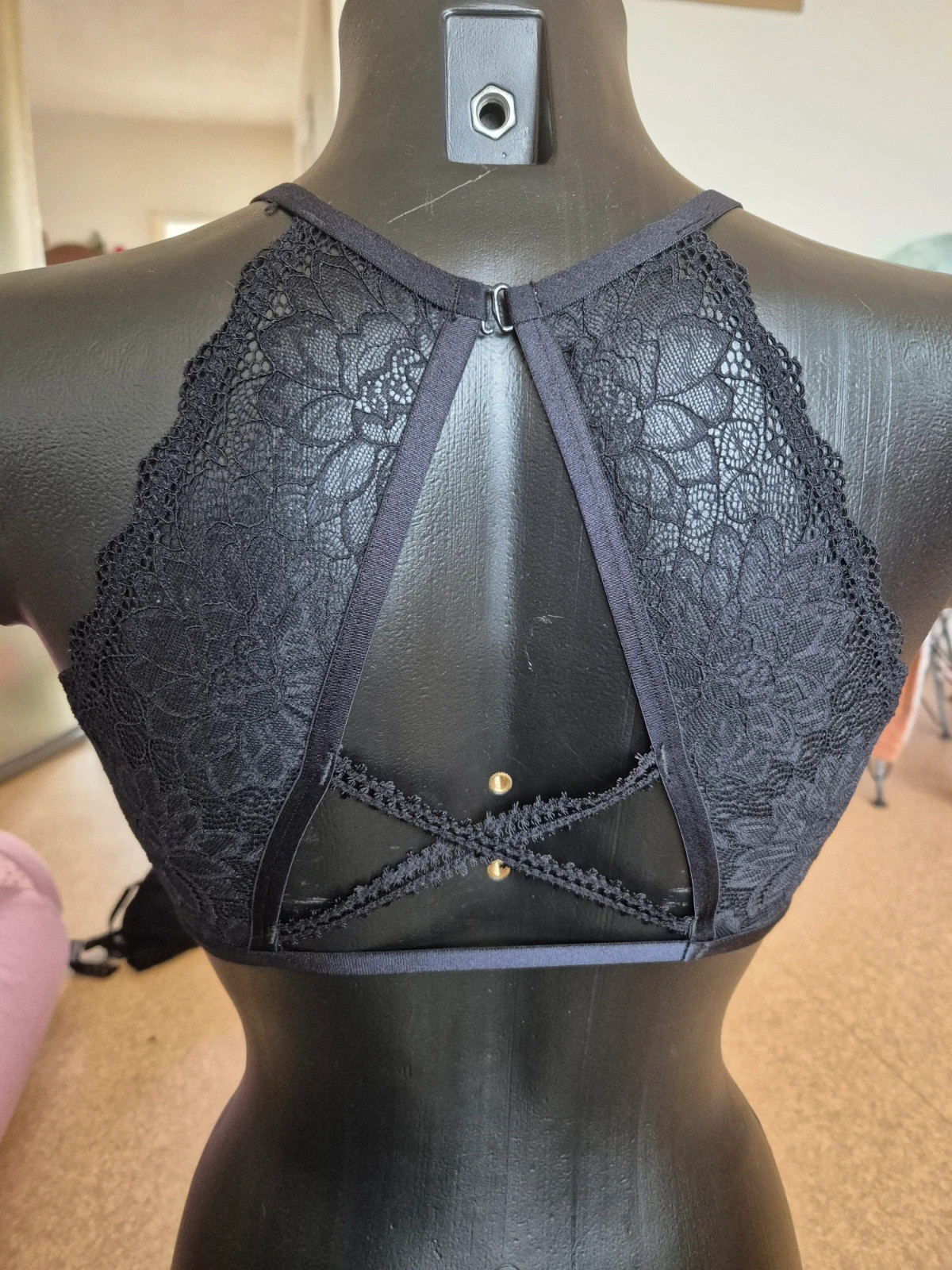 Brassiere- tailles - noire dentelle - neuf sans étiquettes – Undiz – taille S 2