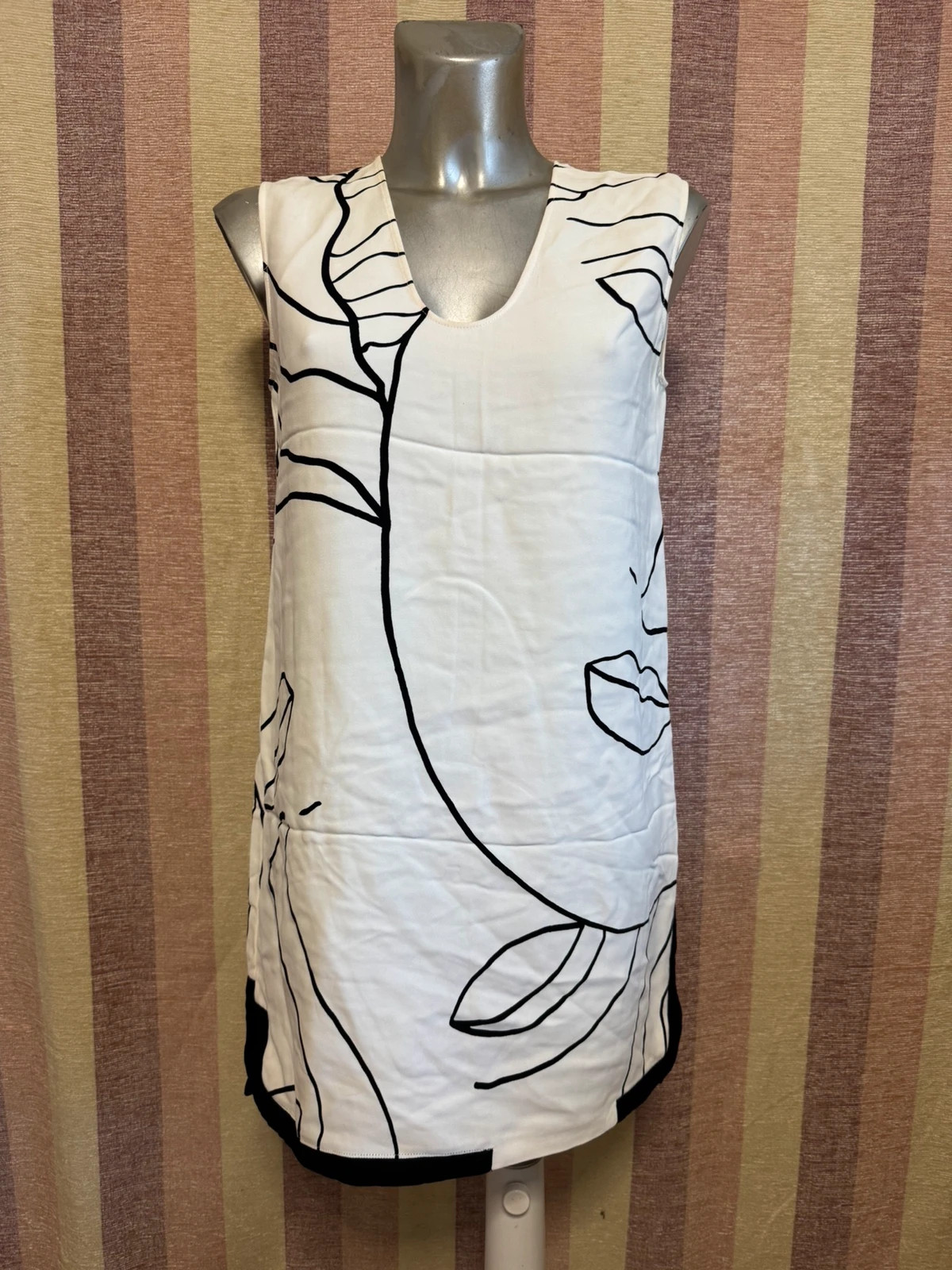 Vestido corto bimba y Lola talla XS 🍀