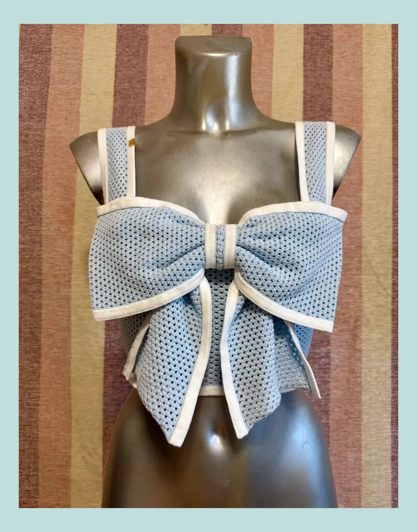 Crop top marca Elisabetta Franchi , talla 40 Italia 36 España 🍀