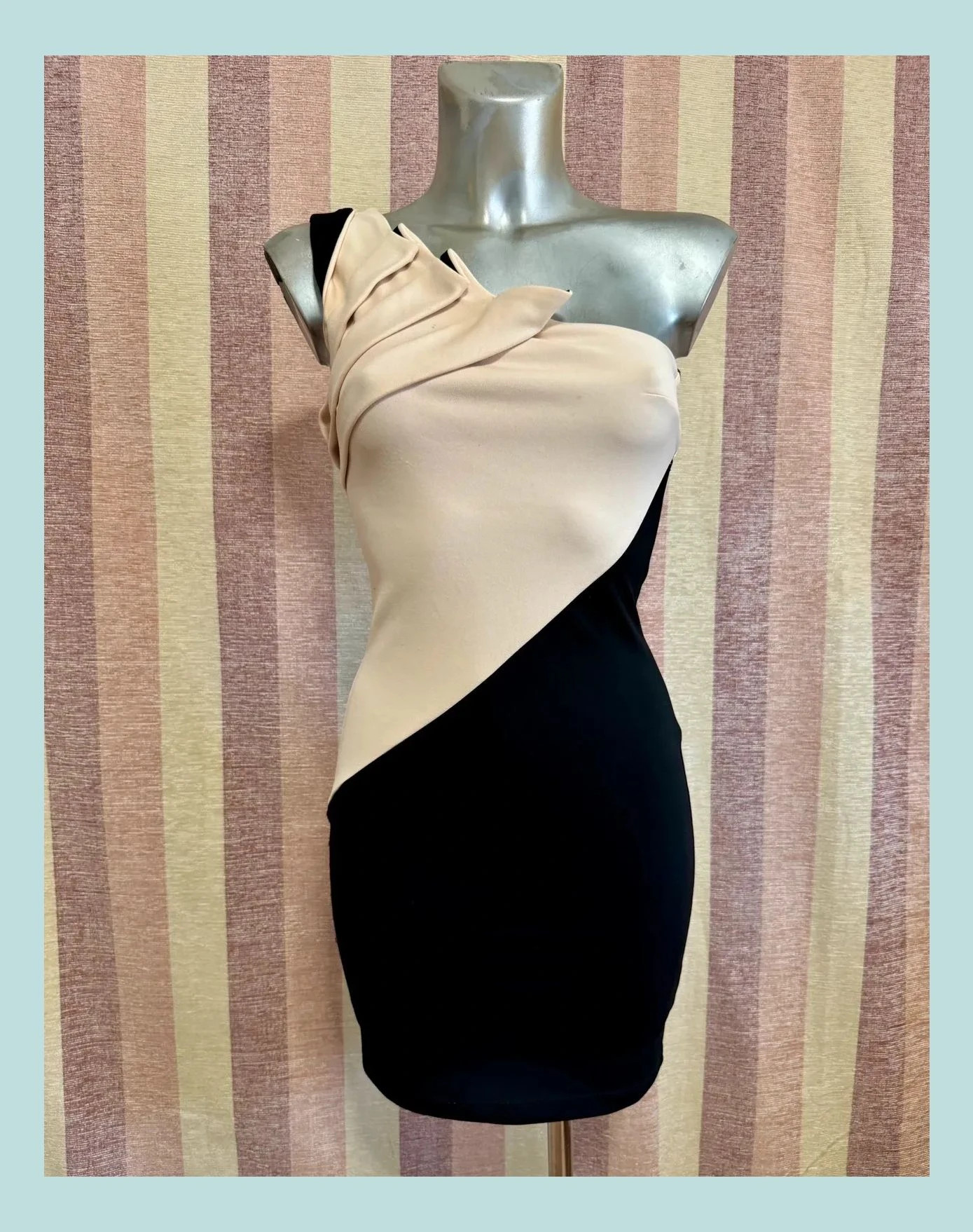 Vestido costo ajustado marca Miss selfrige , talla 34 🍀