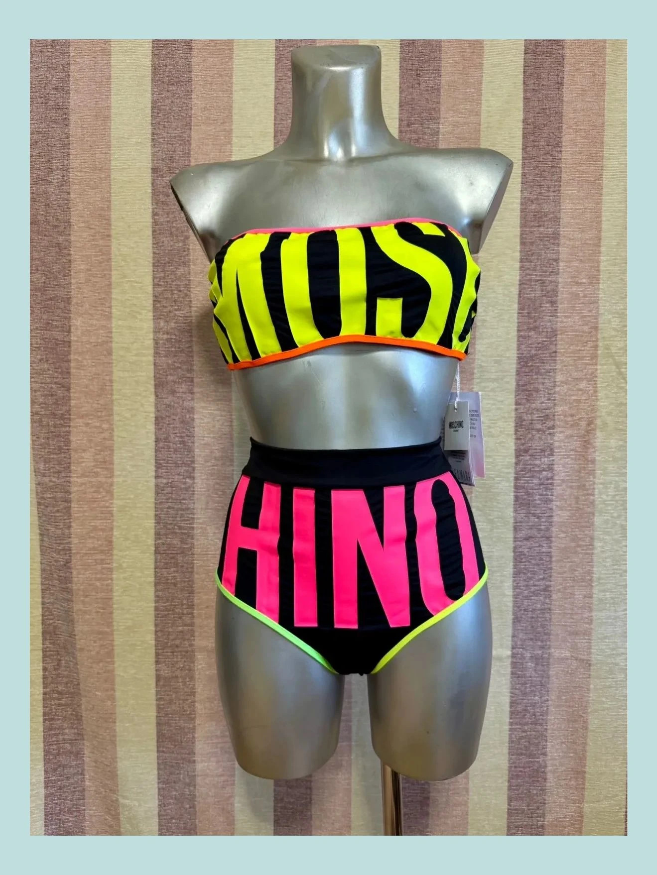 Bikini marca Moschino , braguita alta , talla 42/100 🍀