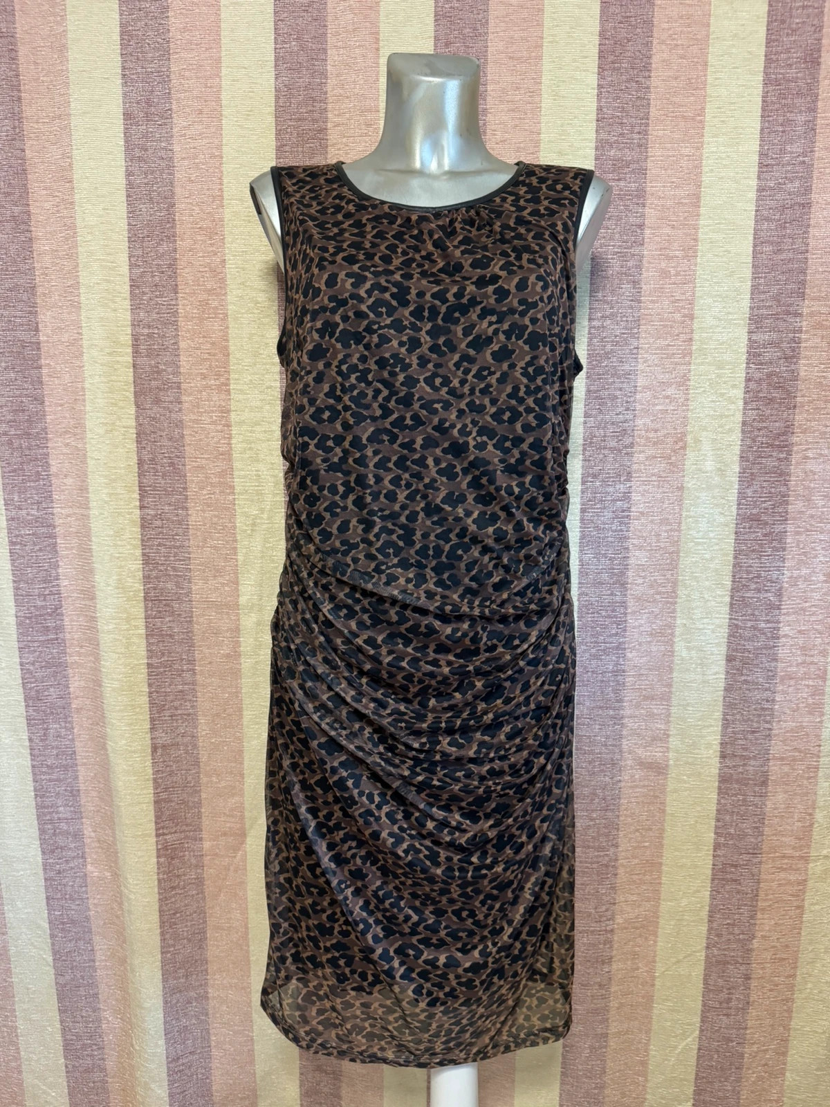 Vestido animal print de marca Tramontana talla L 🍀