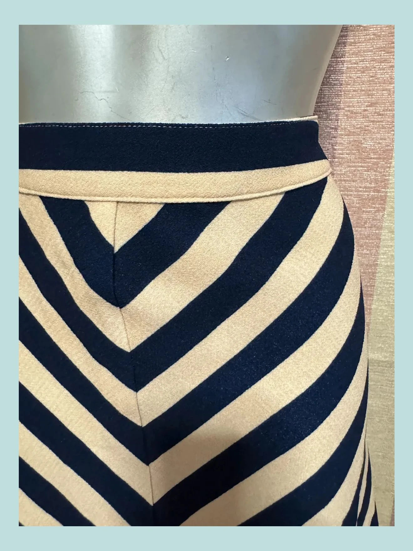 Falda por rodillas marca Louche talla M 🍀 – Louche – taille M / 38 / 10 3