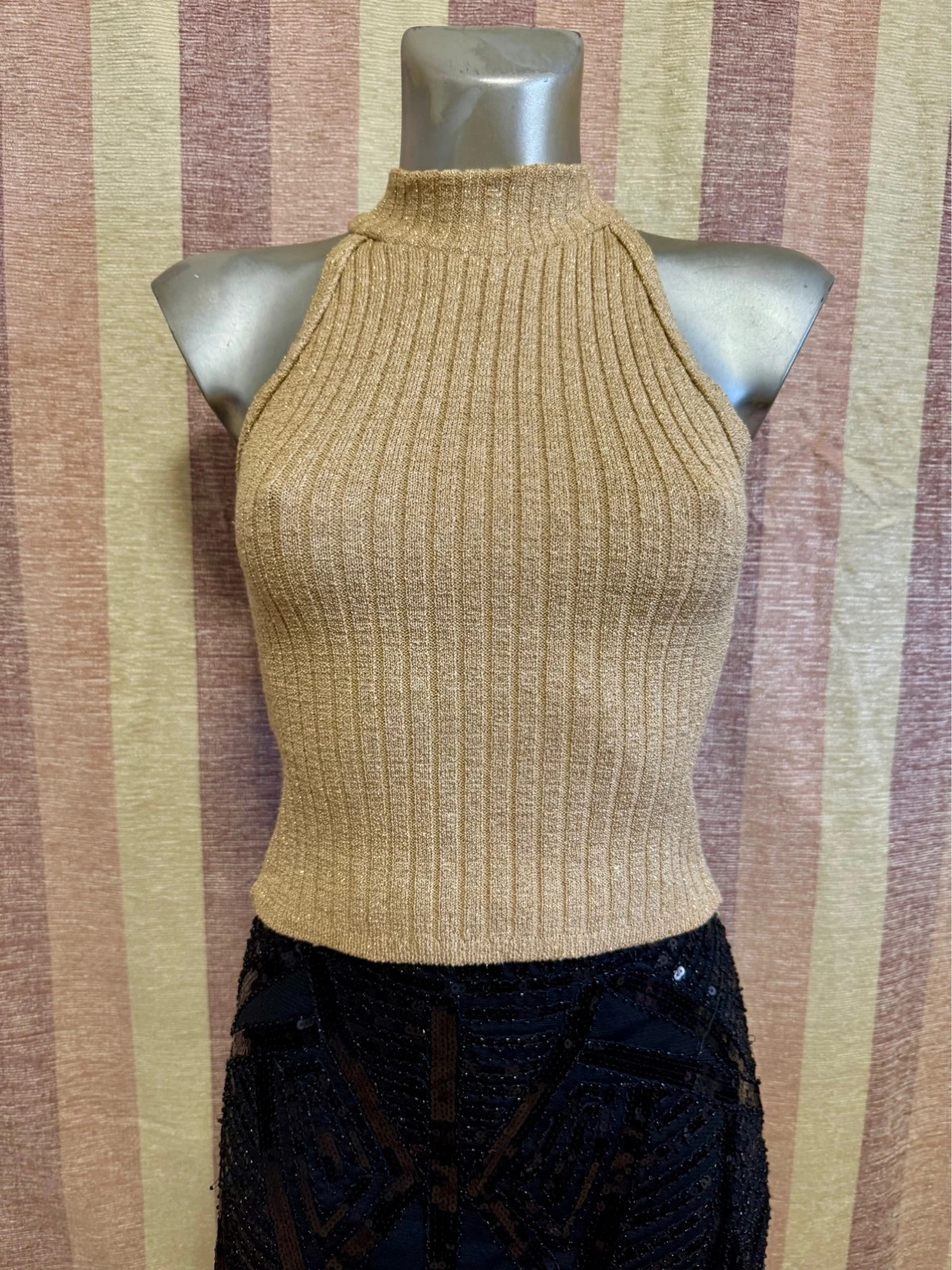 Top halter punto con brillo de Rare london talla S 🍀