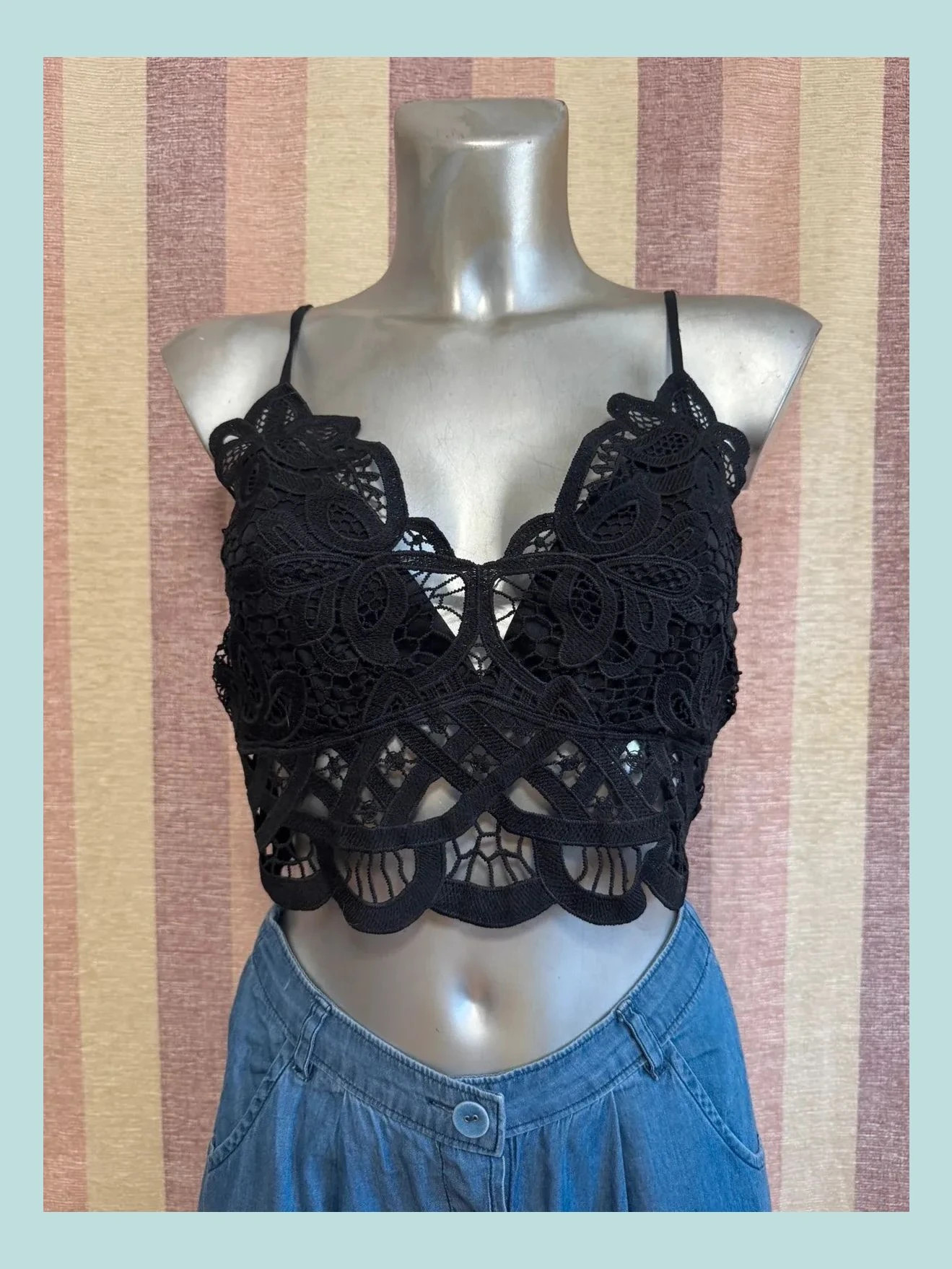 Crop top encaje de miss. Selfrige talla 38 🍀
