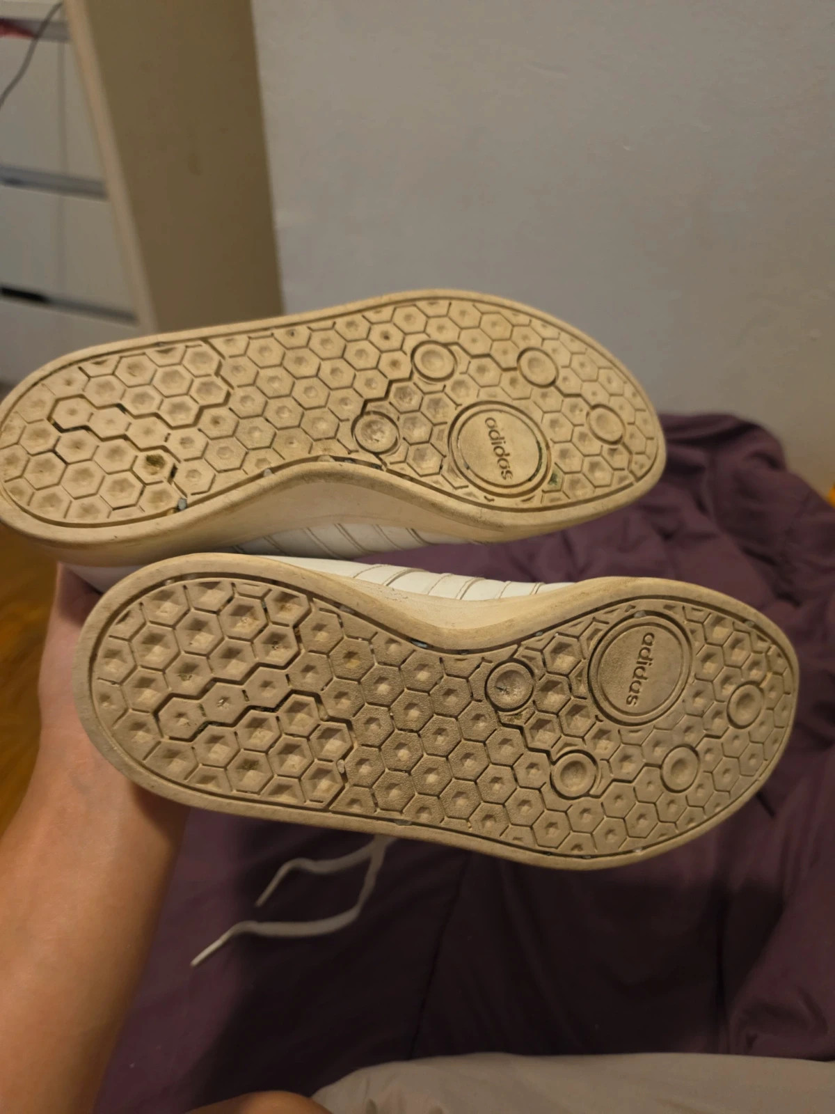Bonjour je vend des chaussures de la marque Adidas porté plusieurs fois avec des petits taches – adidas – taille 36 3