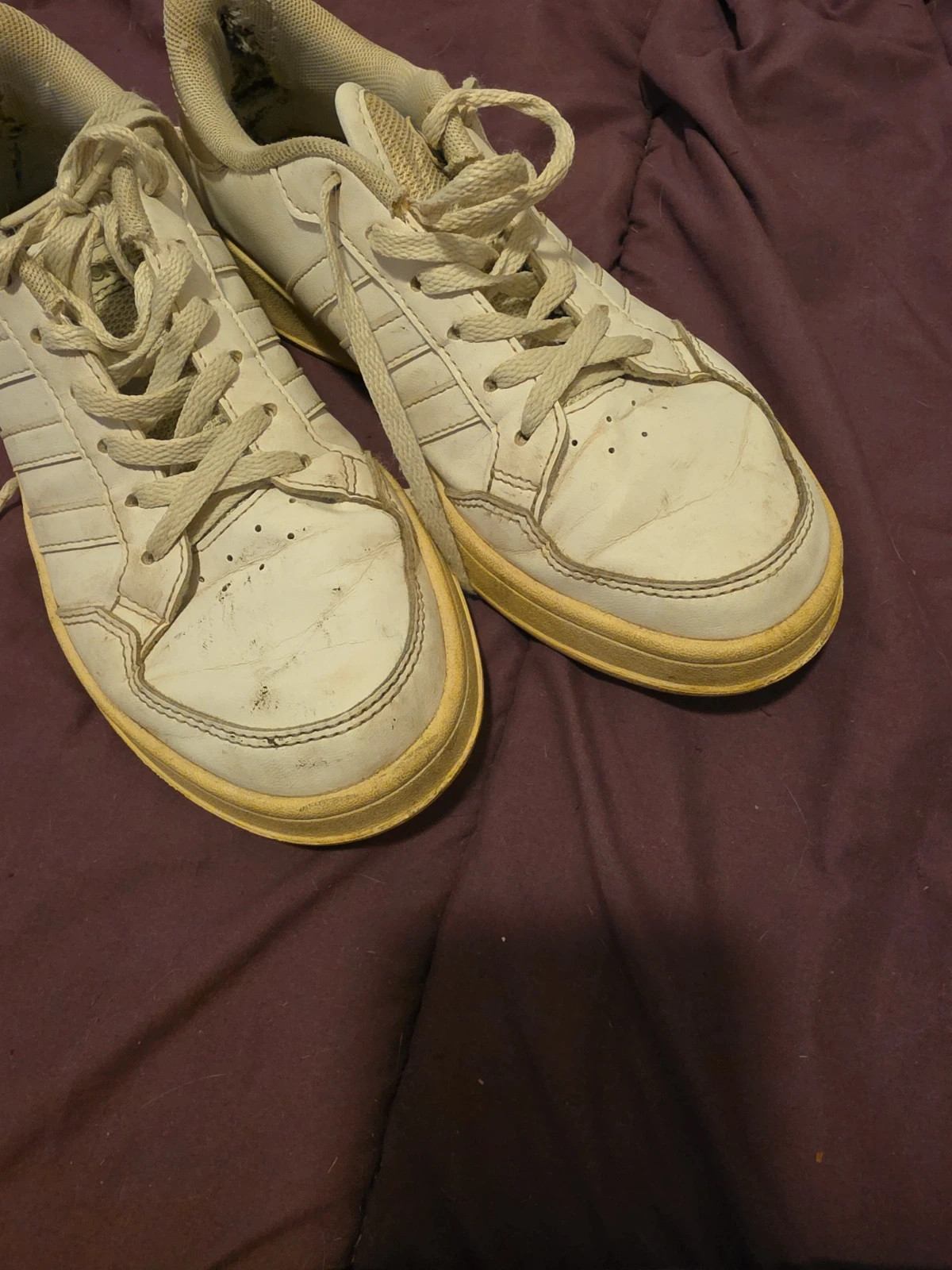 Bonjour je vend des chaussures de la marque Adidas porté plusieurs fois avec des petits taches – adidas – taille 36 4