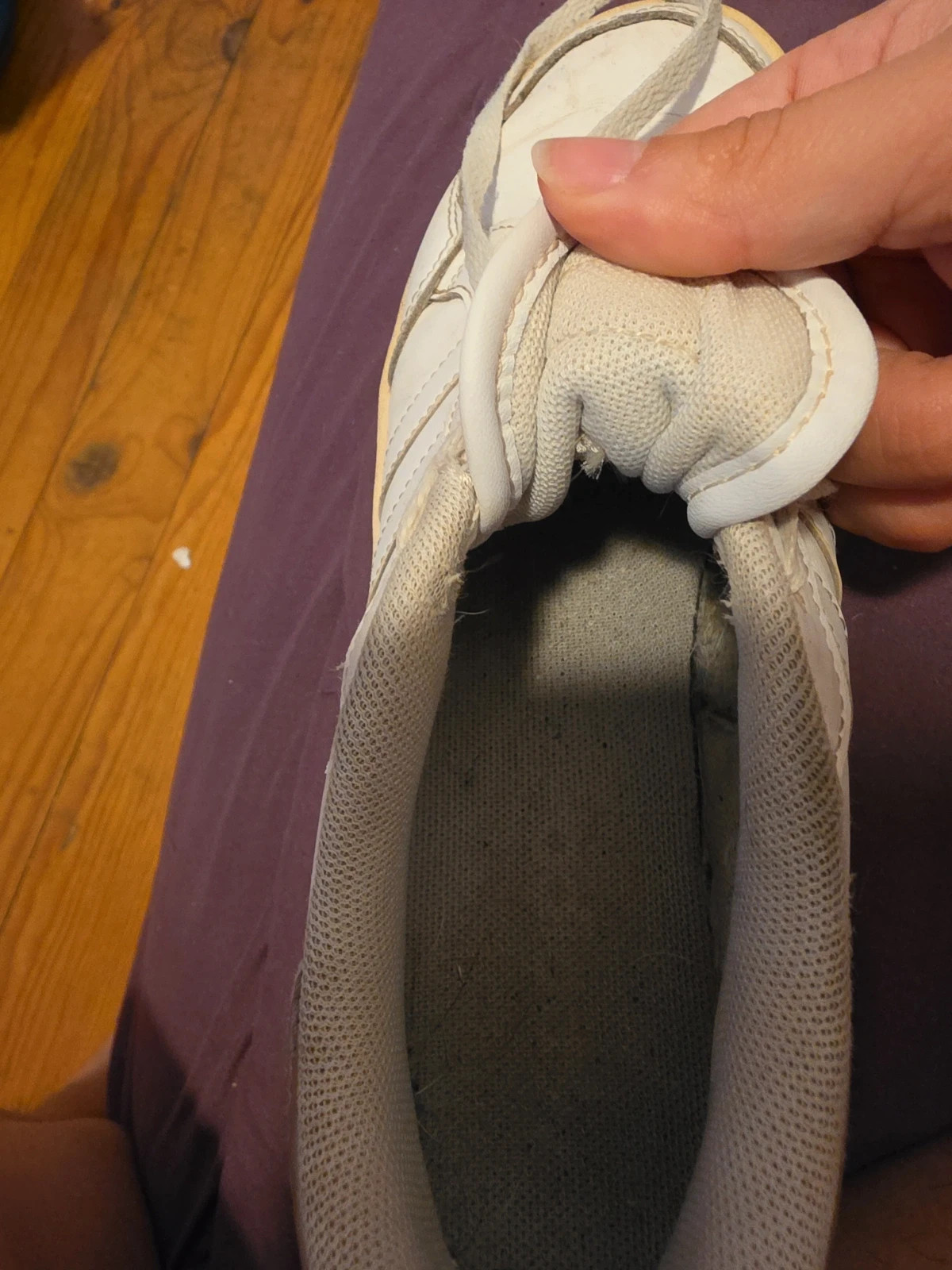 Bonjour je vend des chaussures de la marque Adidas porté plusieurs fois avec des petits taches – adidas – taille 36 2