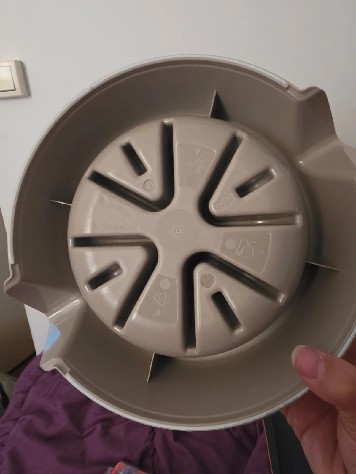 Bonjour je vend une gamelle pour gros chiens service une fois 2