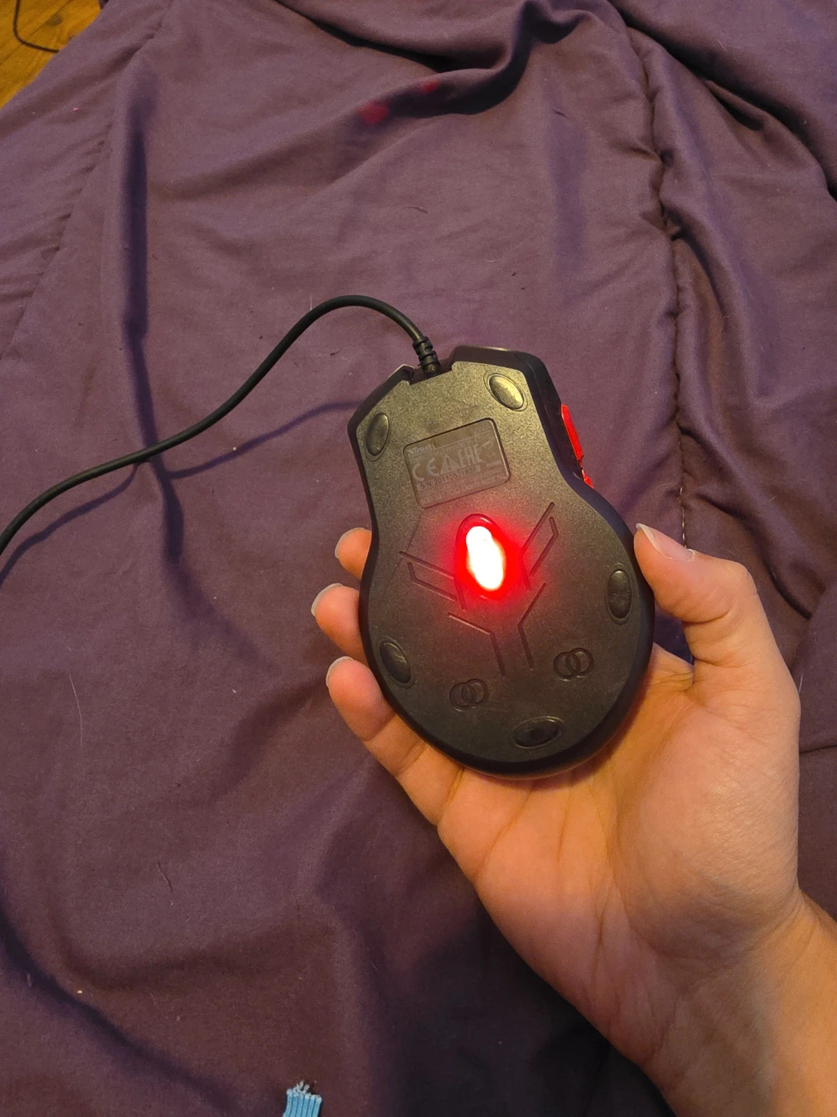 Bonjour je vend une souris ordinateur qu'il fonctionne parfaitement 4