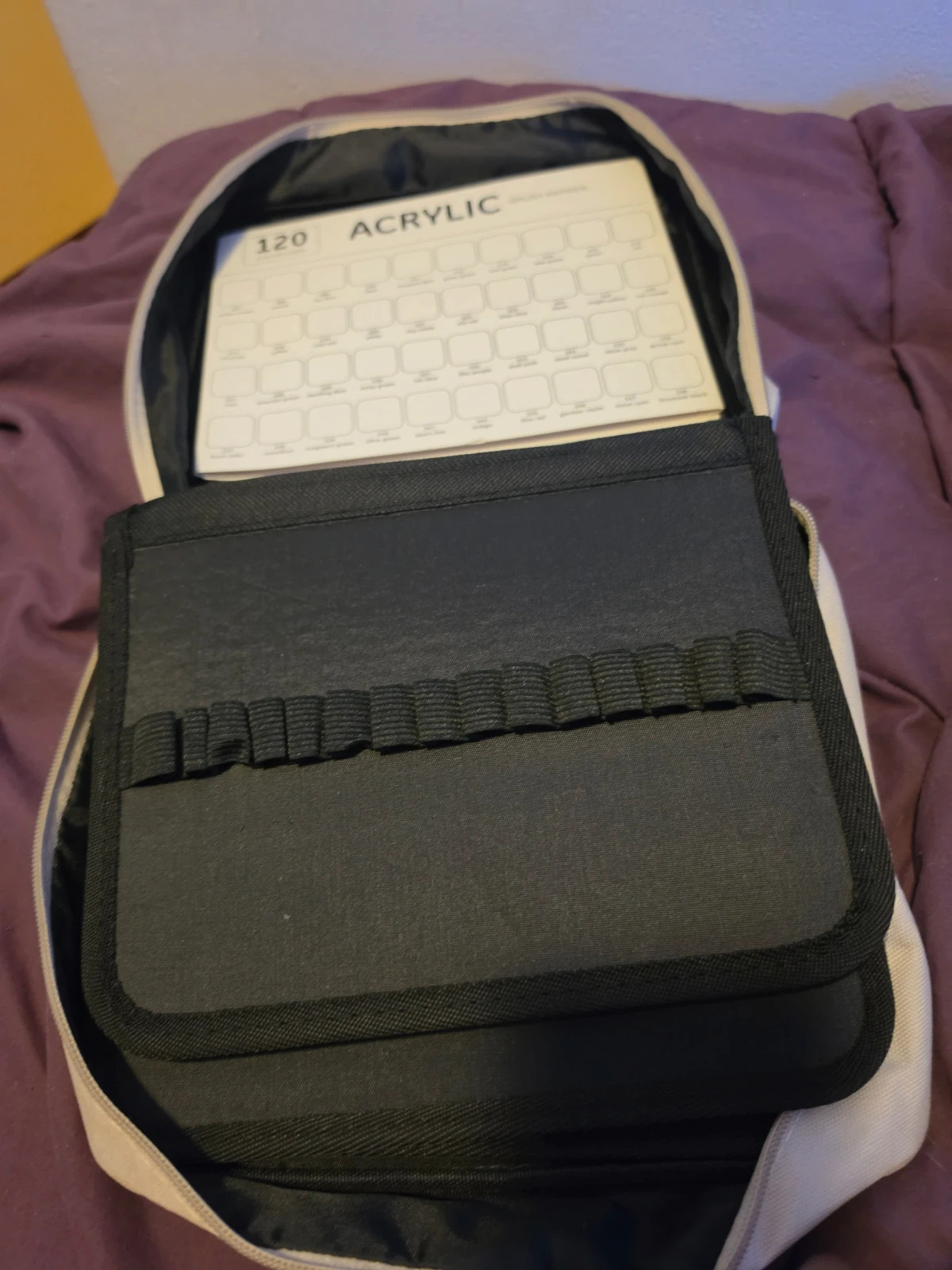 Bonjour je vend une pochette pour mettre des feutres acrylique en bonne état – Acrylique 5