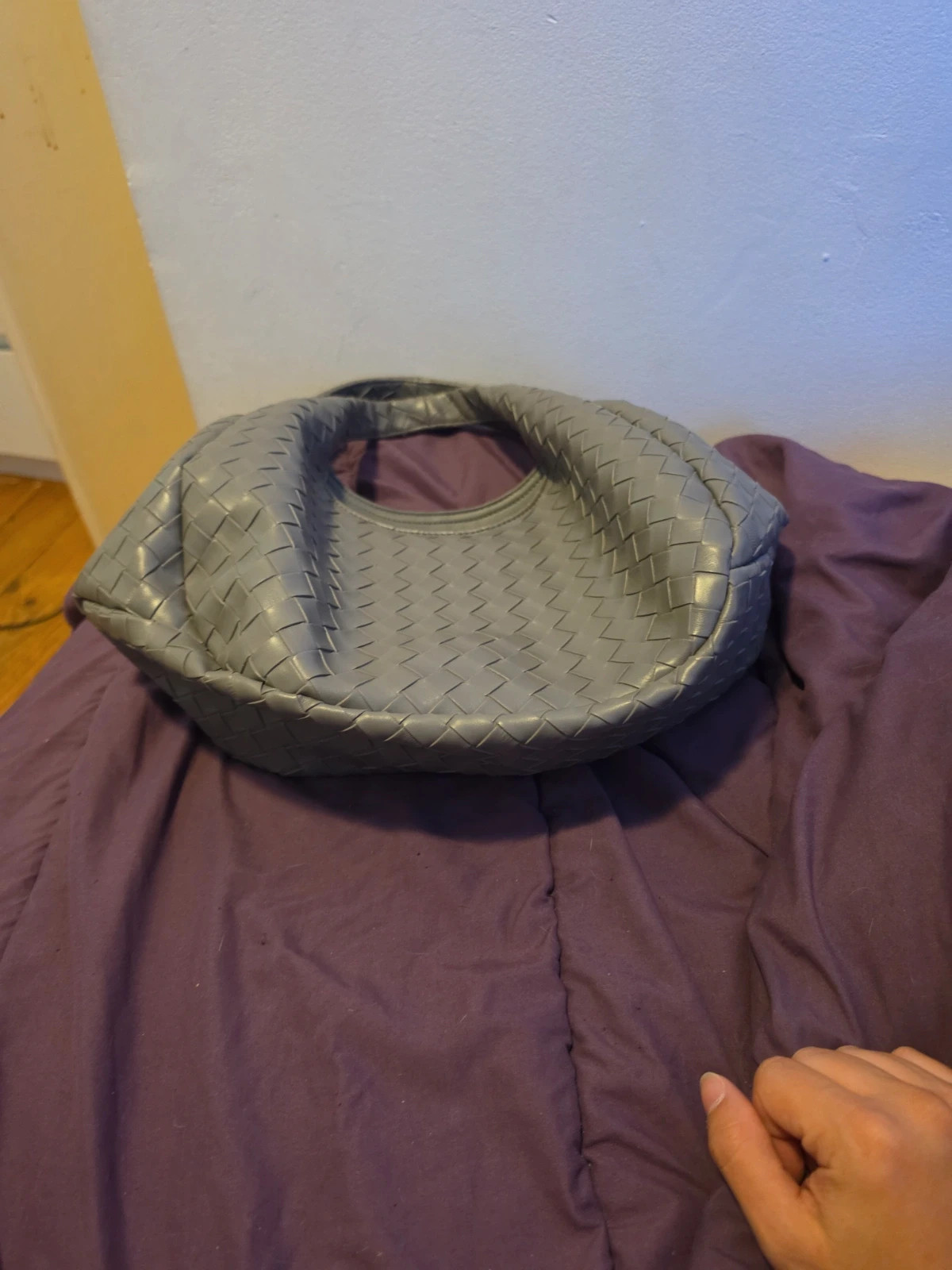 Bonjour je vend un sac a main service une fois – Pierre Cardin 4