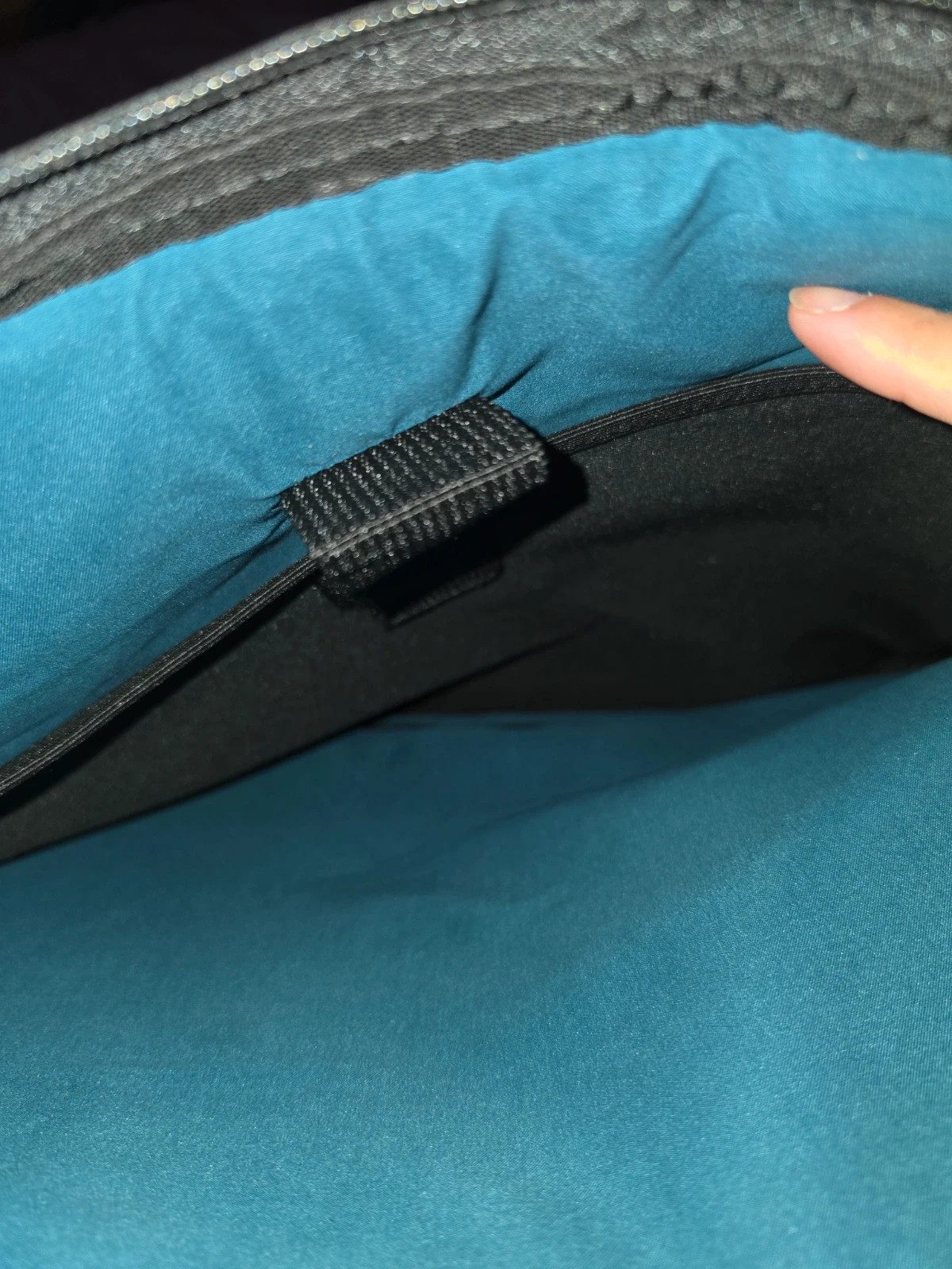 Bonjour je vend une sacoche pour d'ordinateur portable 3
