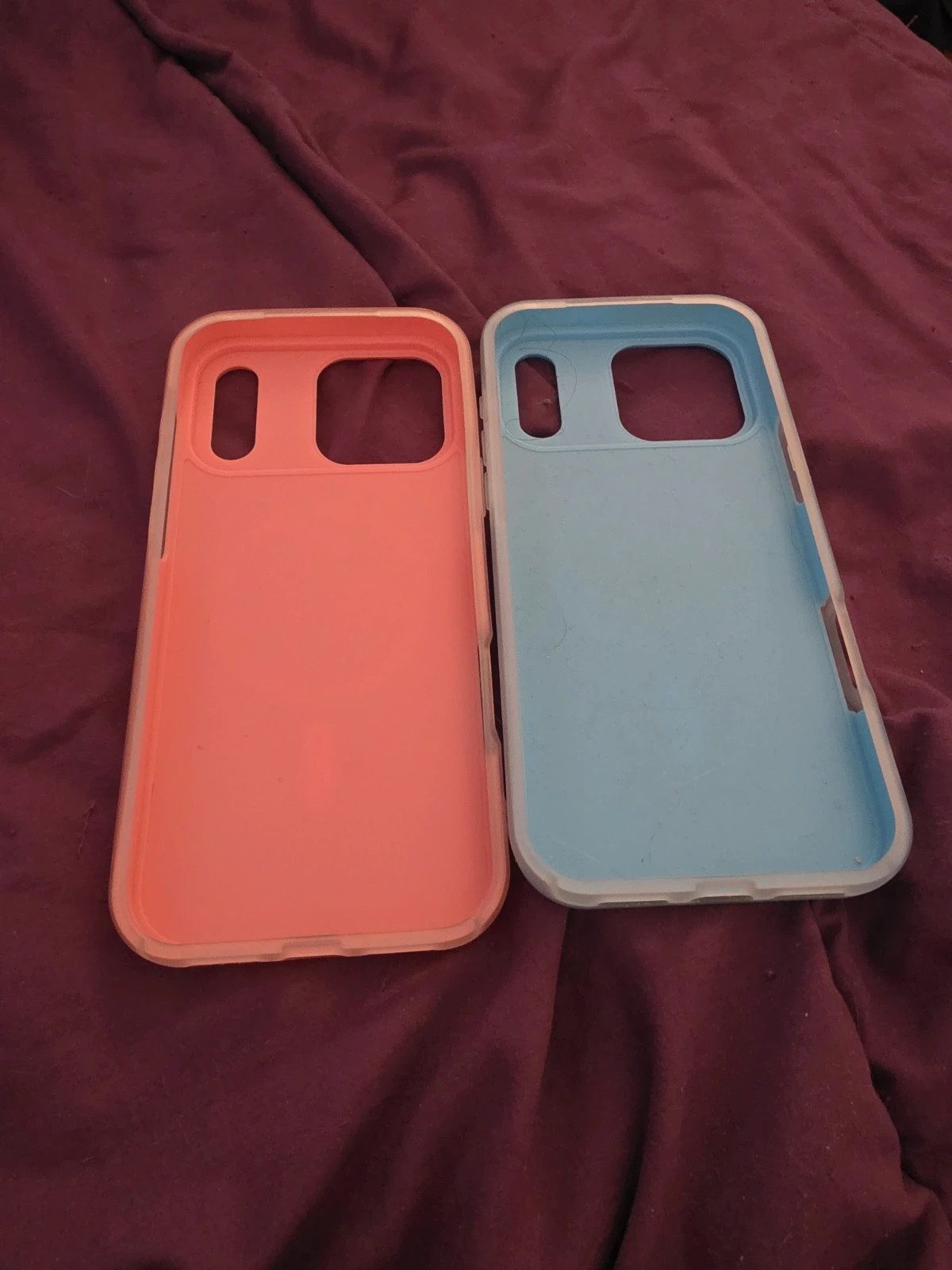 Bonjour je Vend deux coque iPhone 17 pro max – Shein