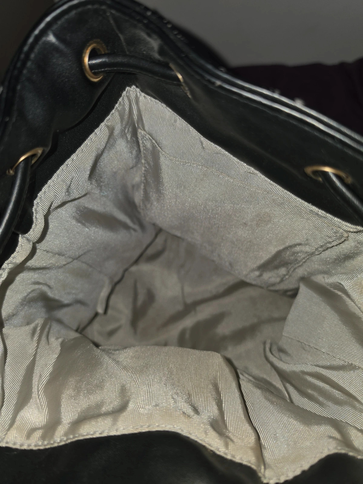 Bonjour je vend un sac a main service 2 fois – Disney 3